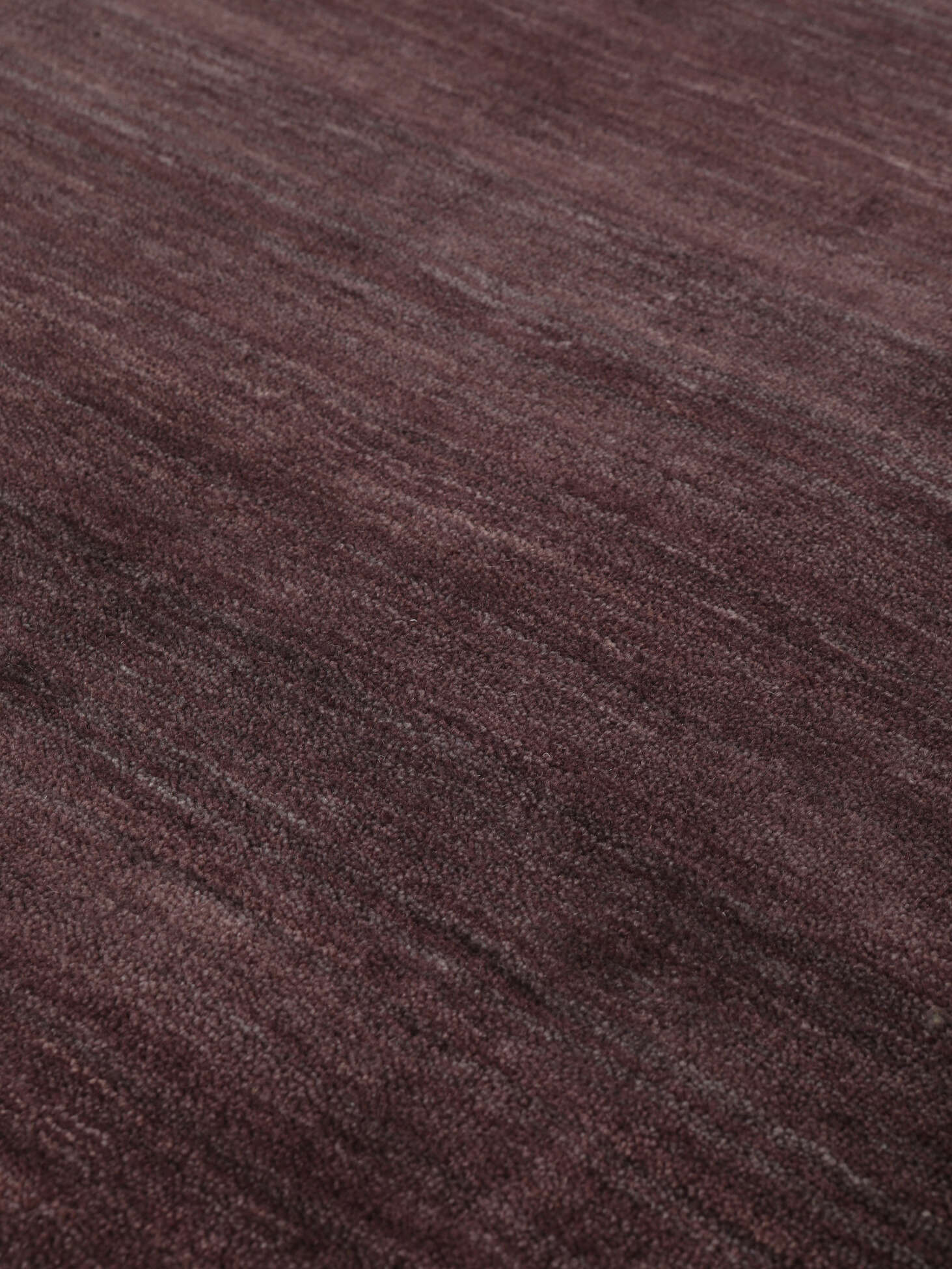
    Handloom fringes - Dark purple - 140 x 200 cm
  