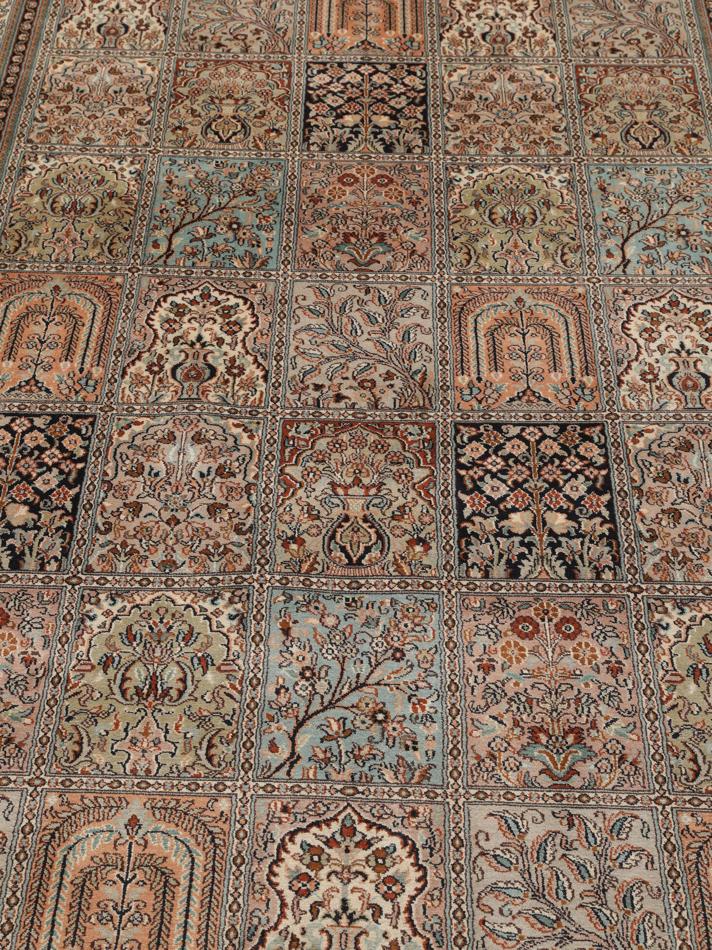 
    Kashmir pure silk - Brown - 151 x 217 cm
  