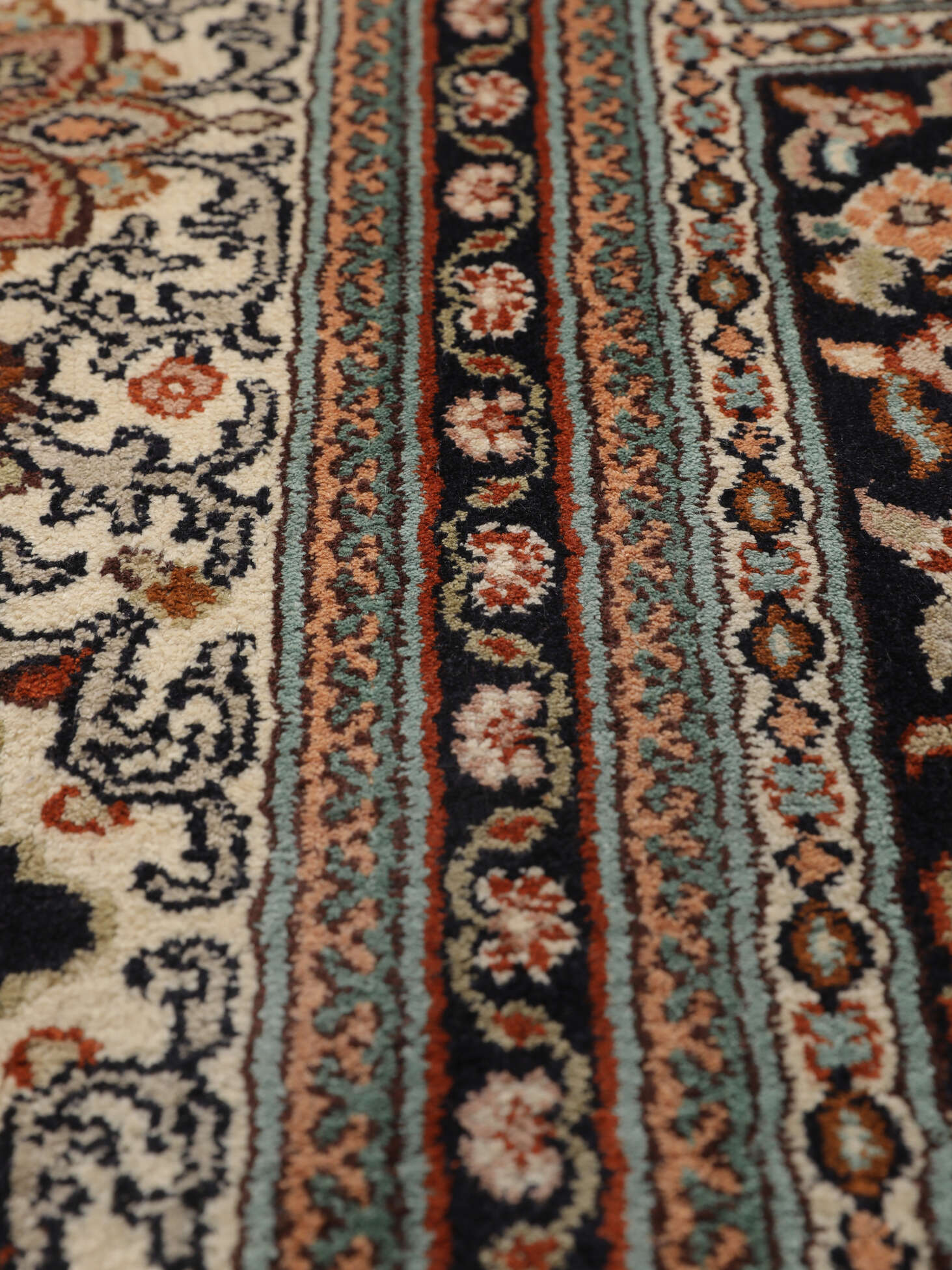 
    Kashmir pure silk - Brown - 151 x 217 cm
  