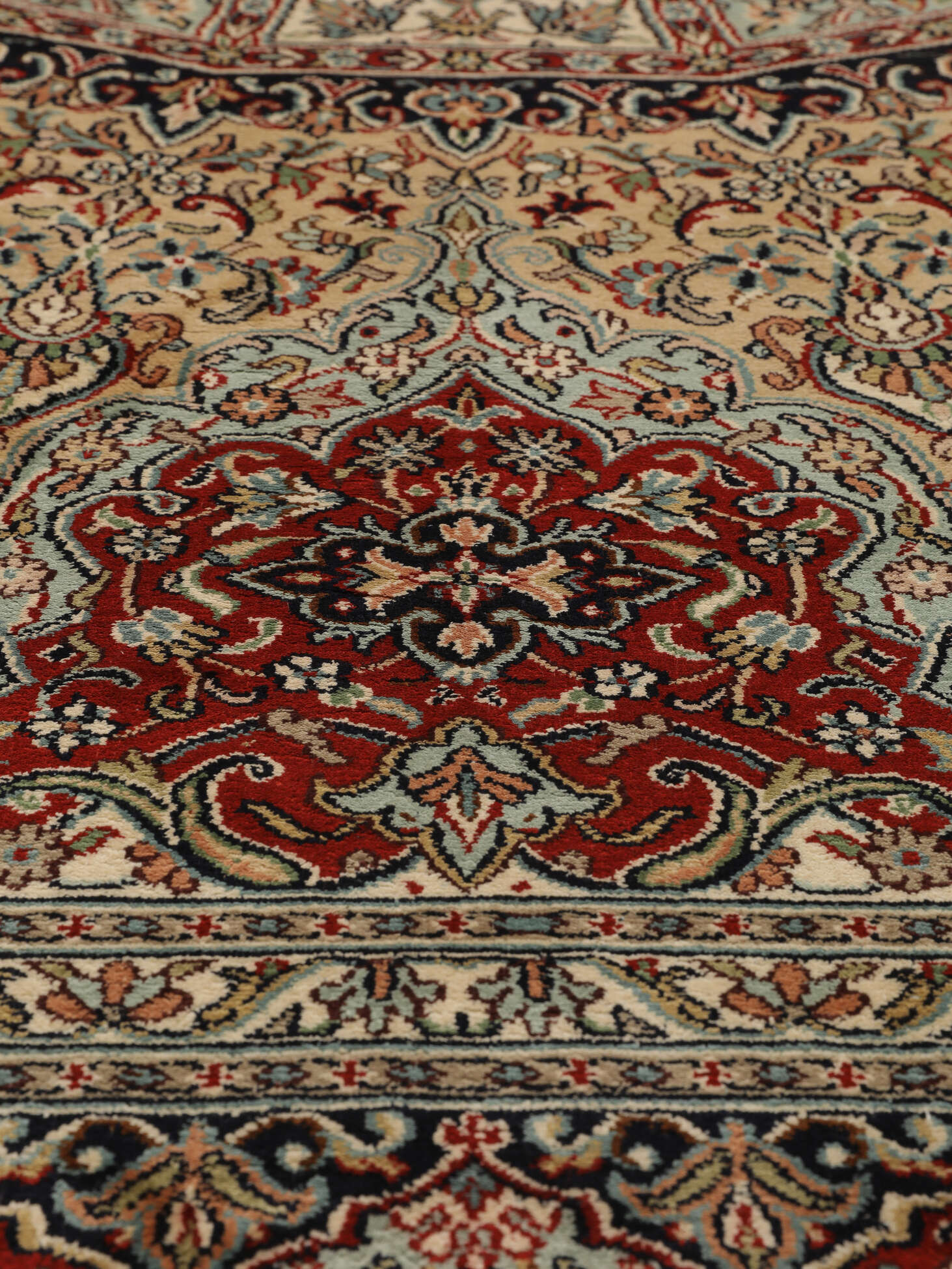 
    Kashmir pure silk - Brown - 175 x 253 cm
  