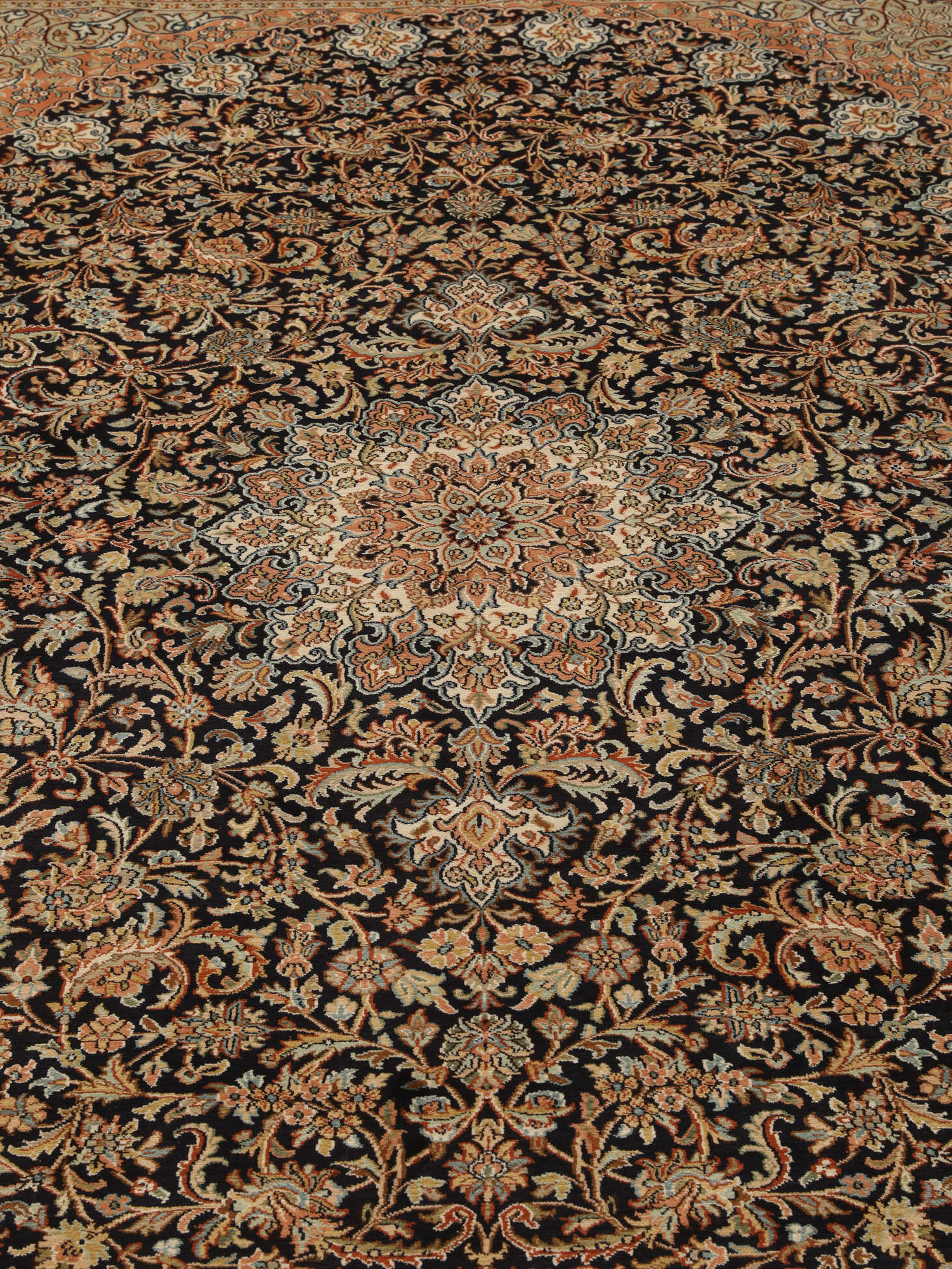 
    Kashmir pure silk - Brown - 189 x 282 cm
  