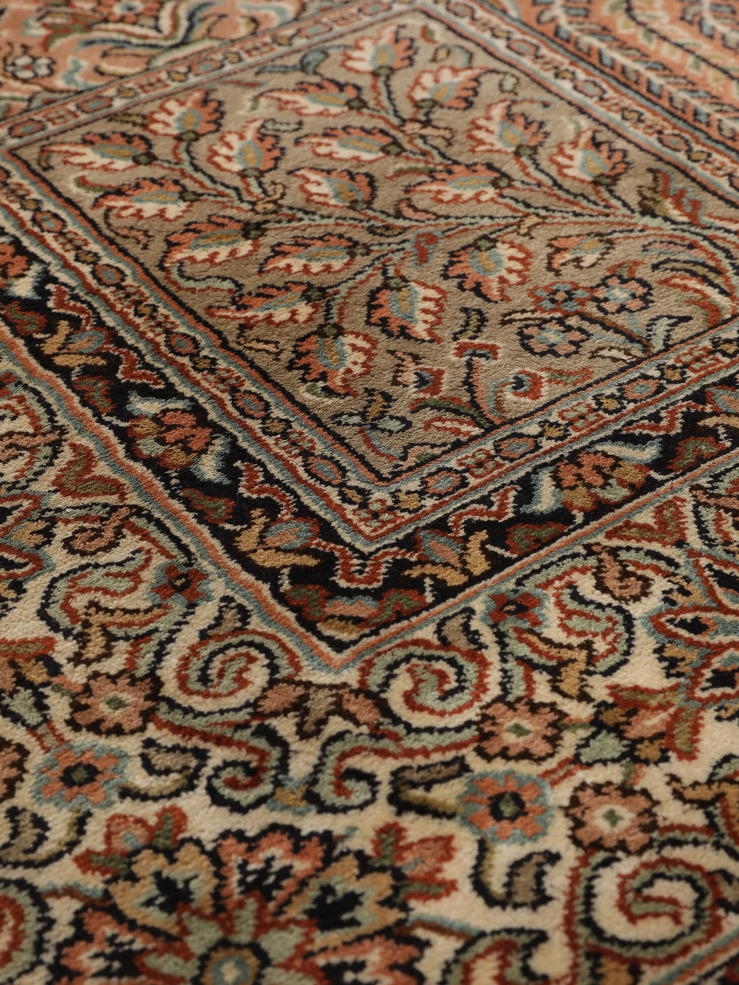 
    Kashmir pure silk - Brown - 125 x 185 cm
  