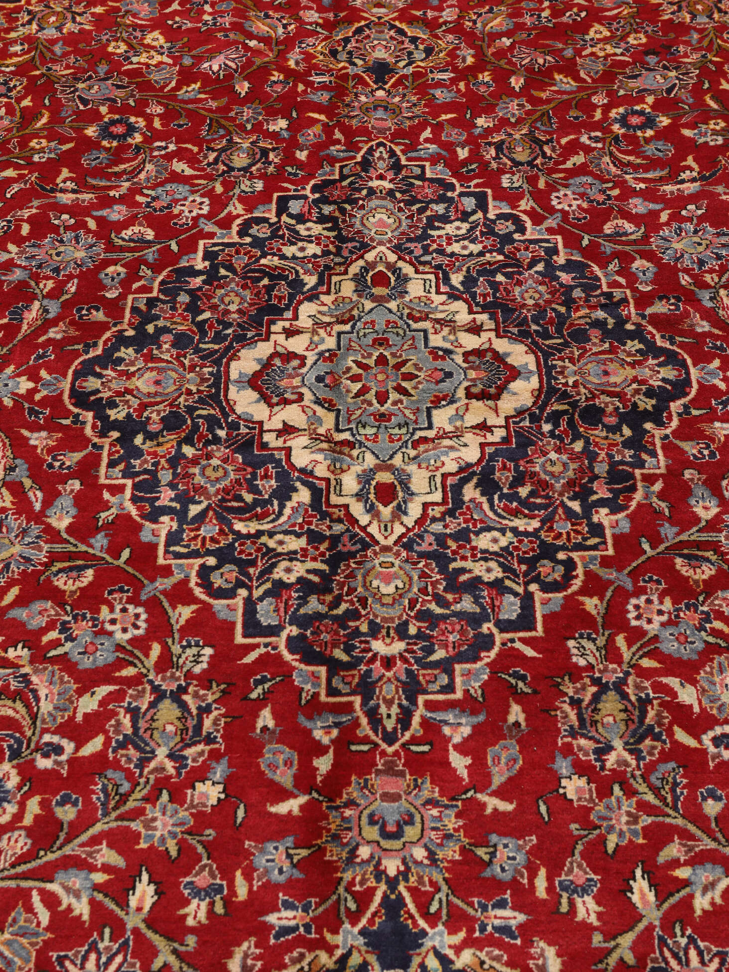 
    Keshan - Dark red - 302 x 412 cm
  