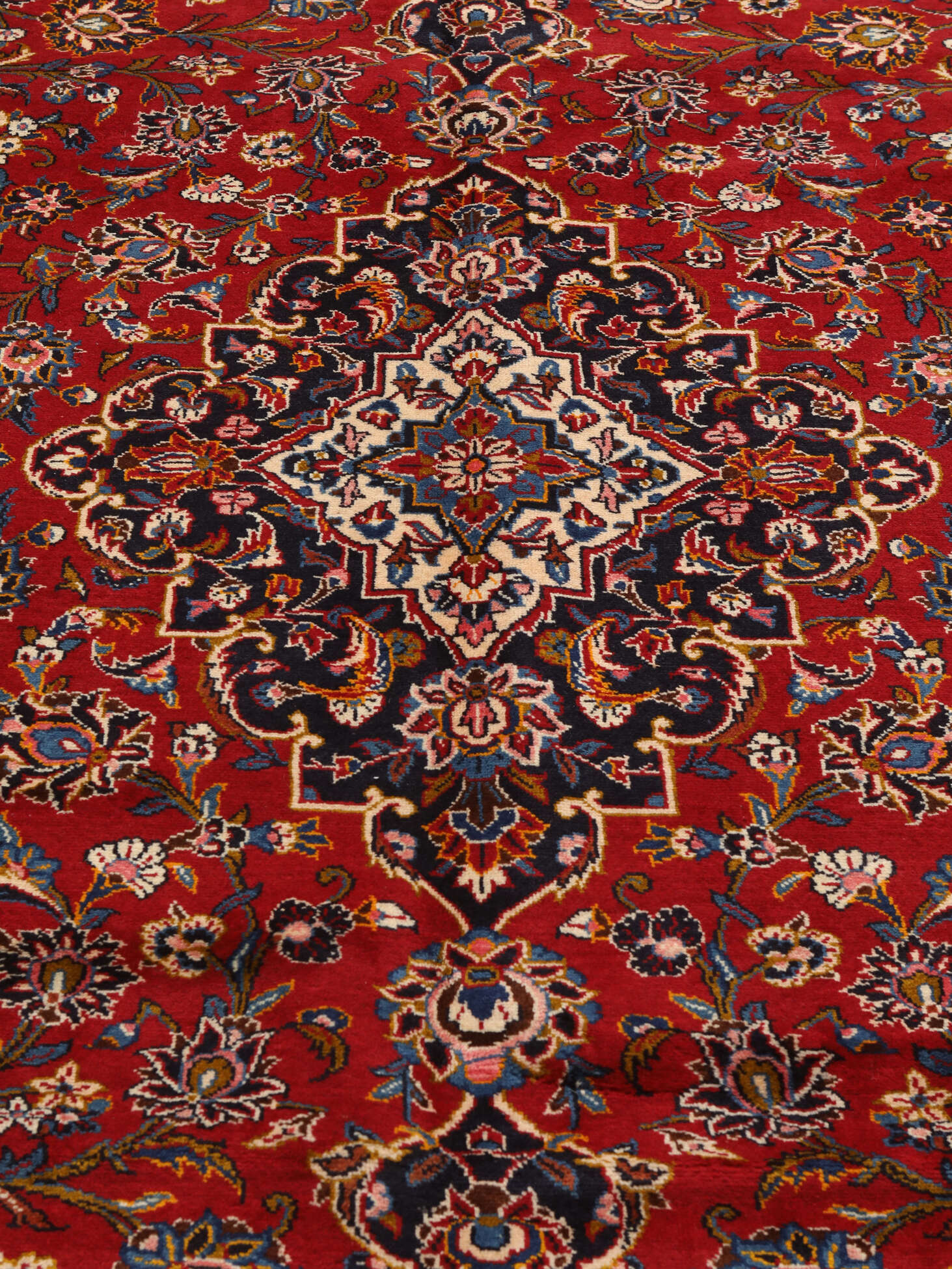 
    Keshan - Dark red - 285 x 385 cm
  