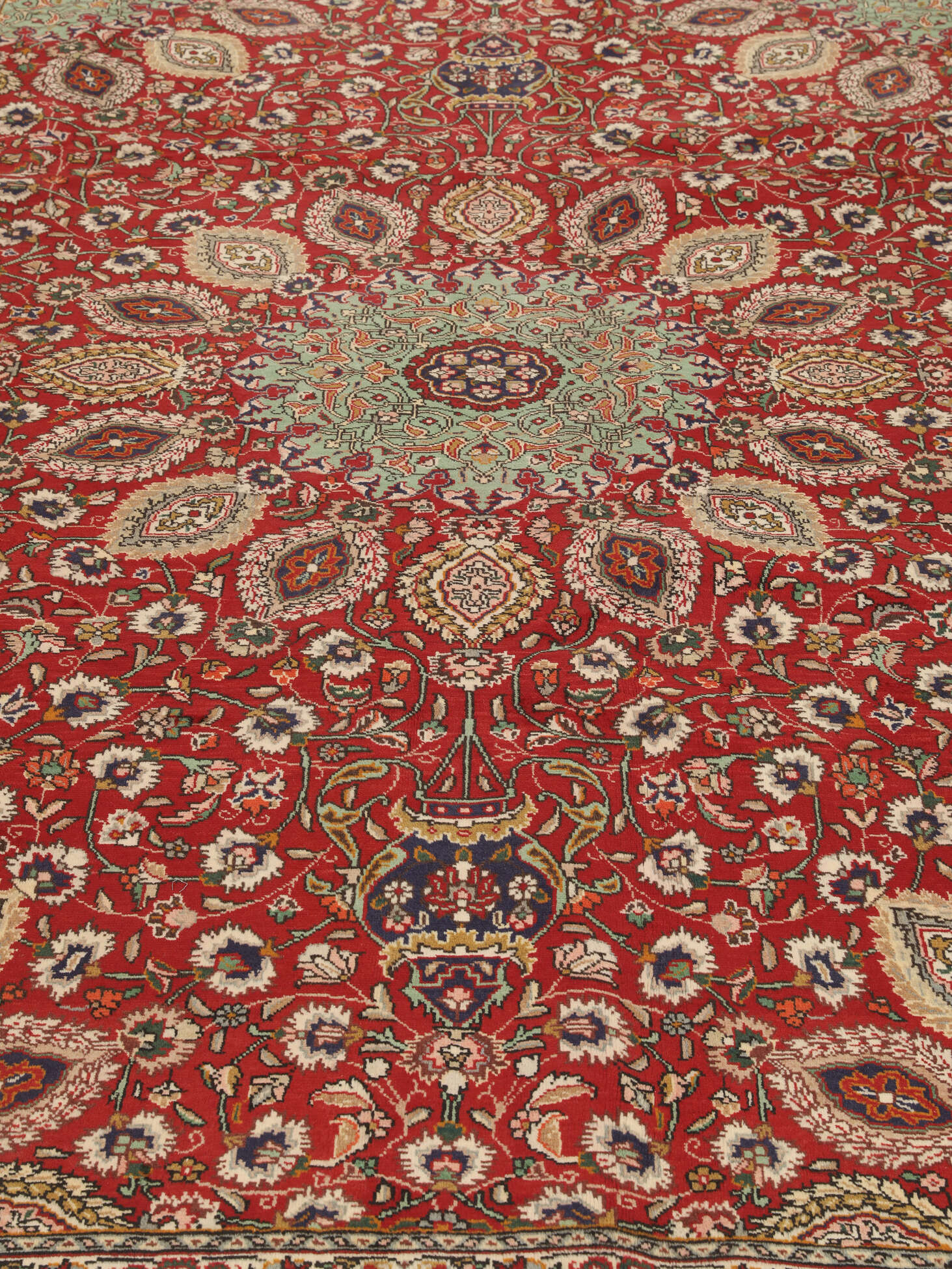 
    Tabriz - Dark red - 252 x 362 cm
  