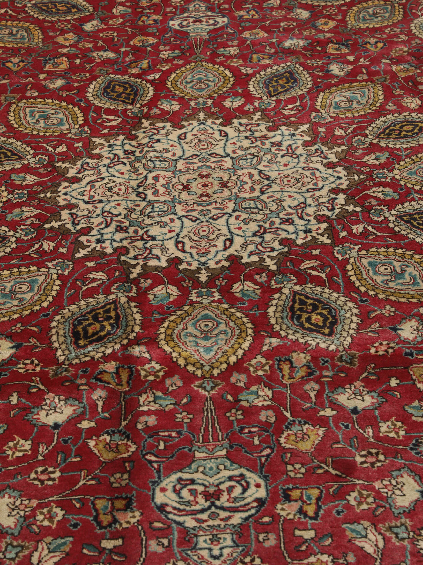 
    Tabriz - Dark red - 250 x 355 cm
  
