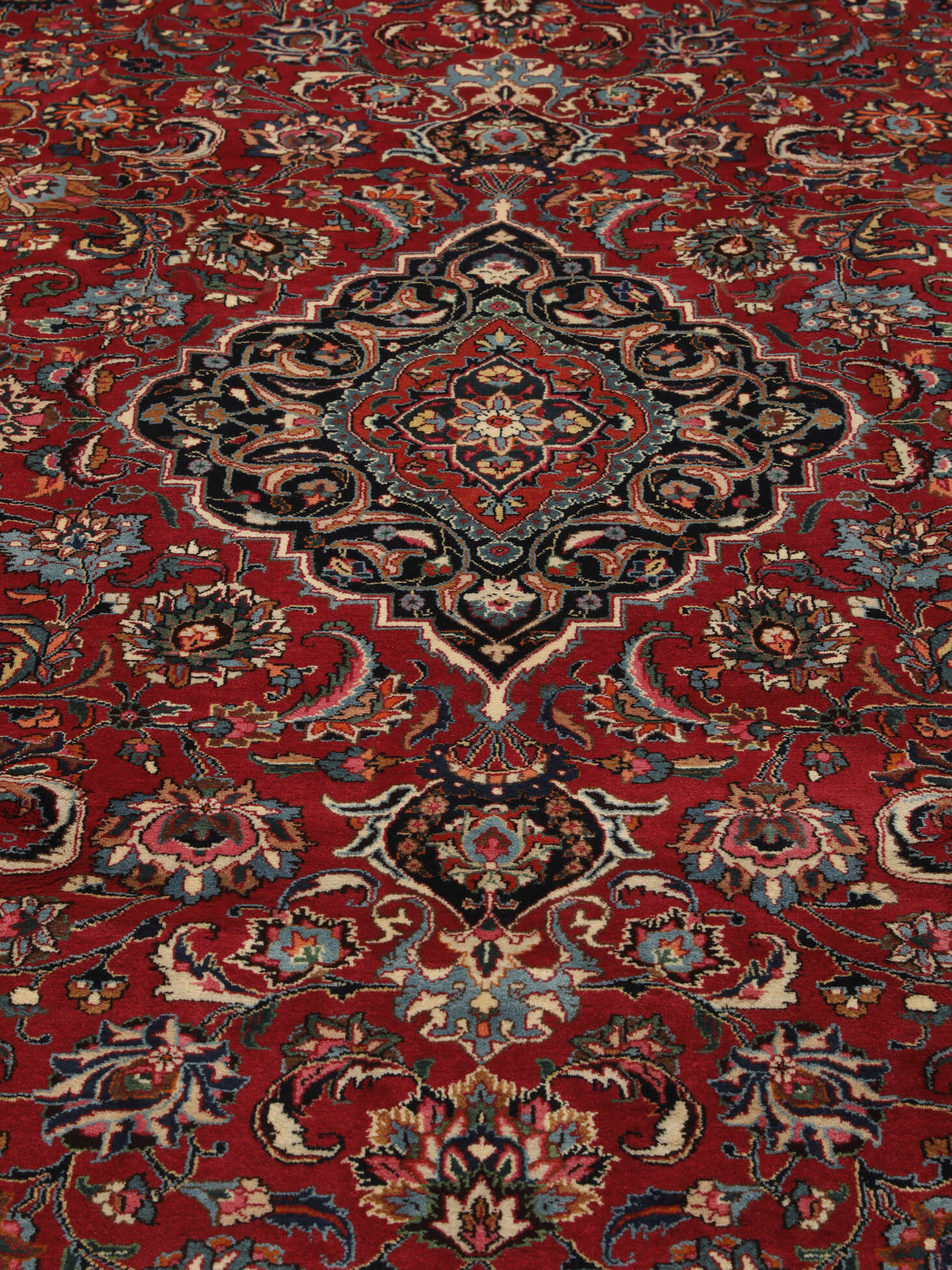 
    Mashad - Dark red - 245 x 340 cm
  