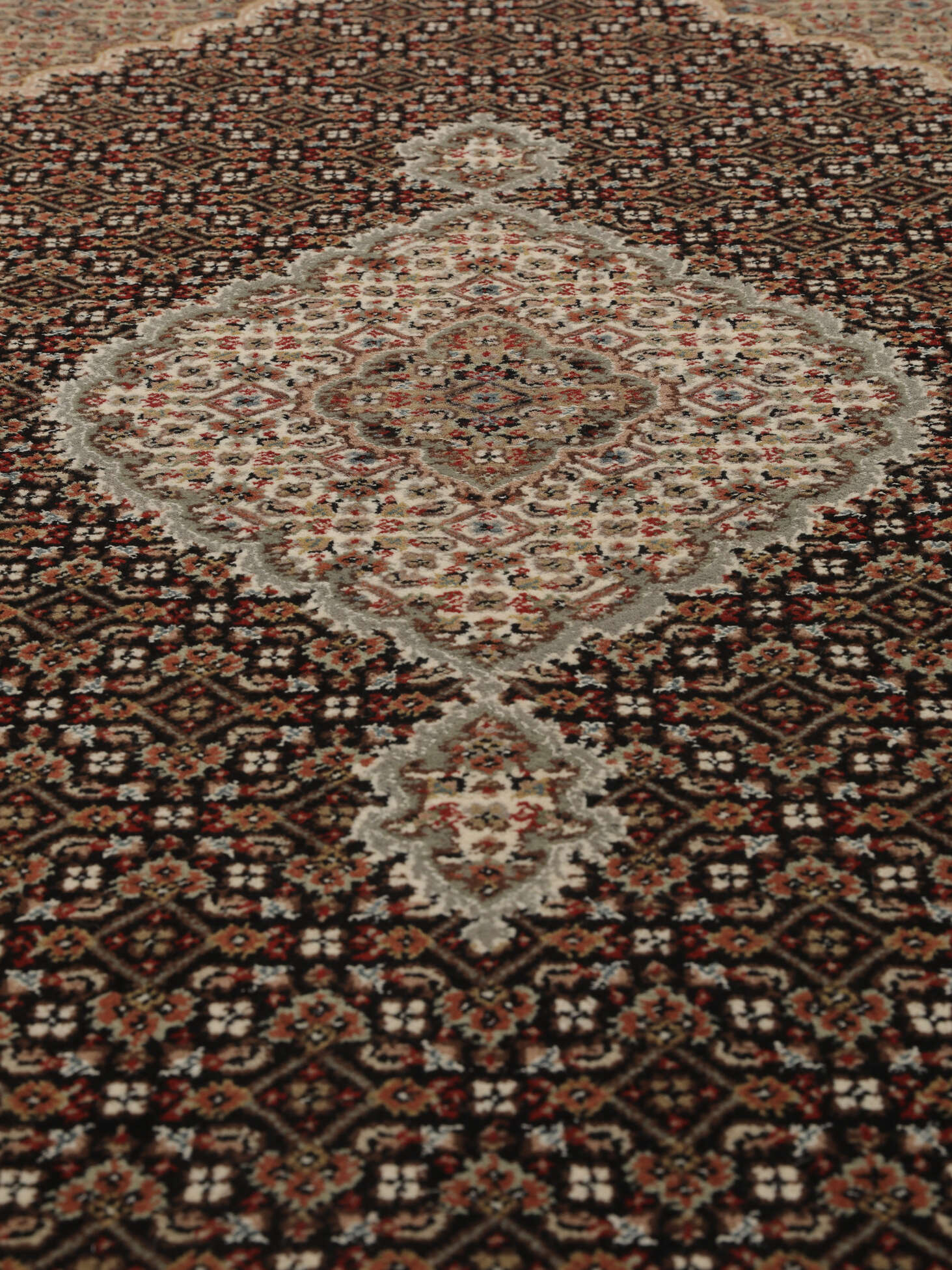 
    Tabriz Royal - Brown - 140 x 198 cm
  
