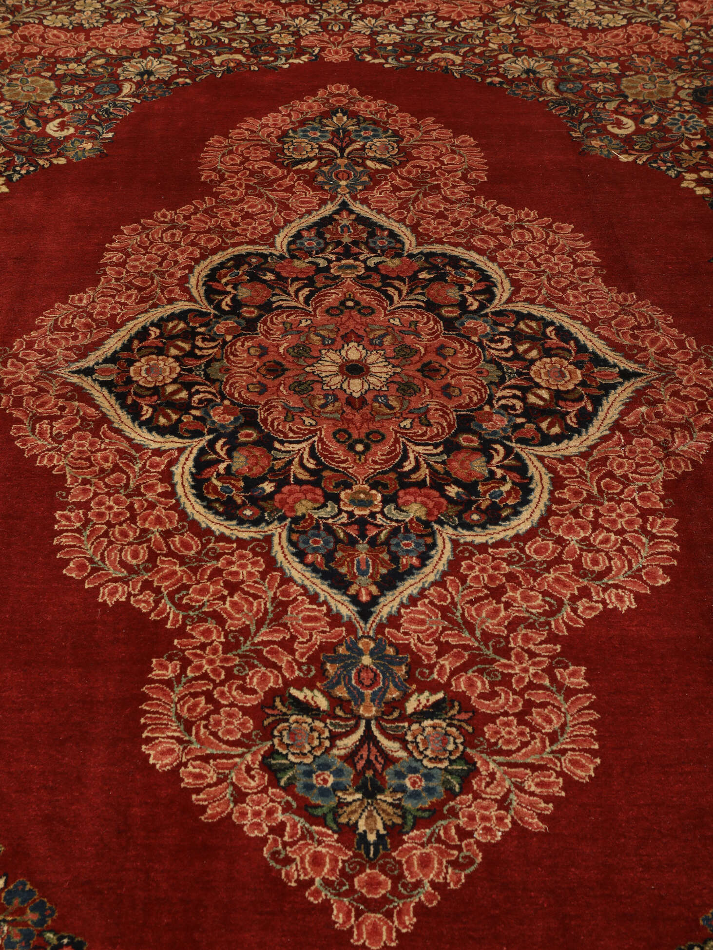 
    Mohadjeran - Dark red - 420 x 420 cm
  