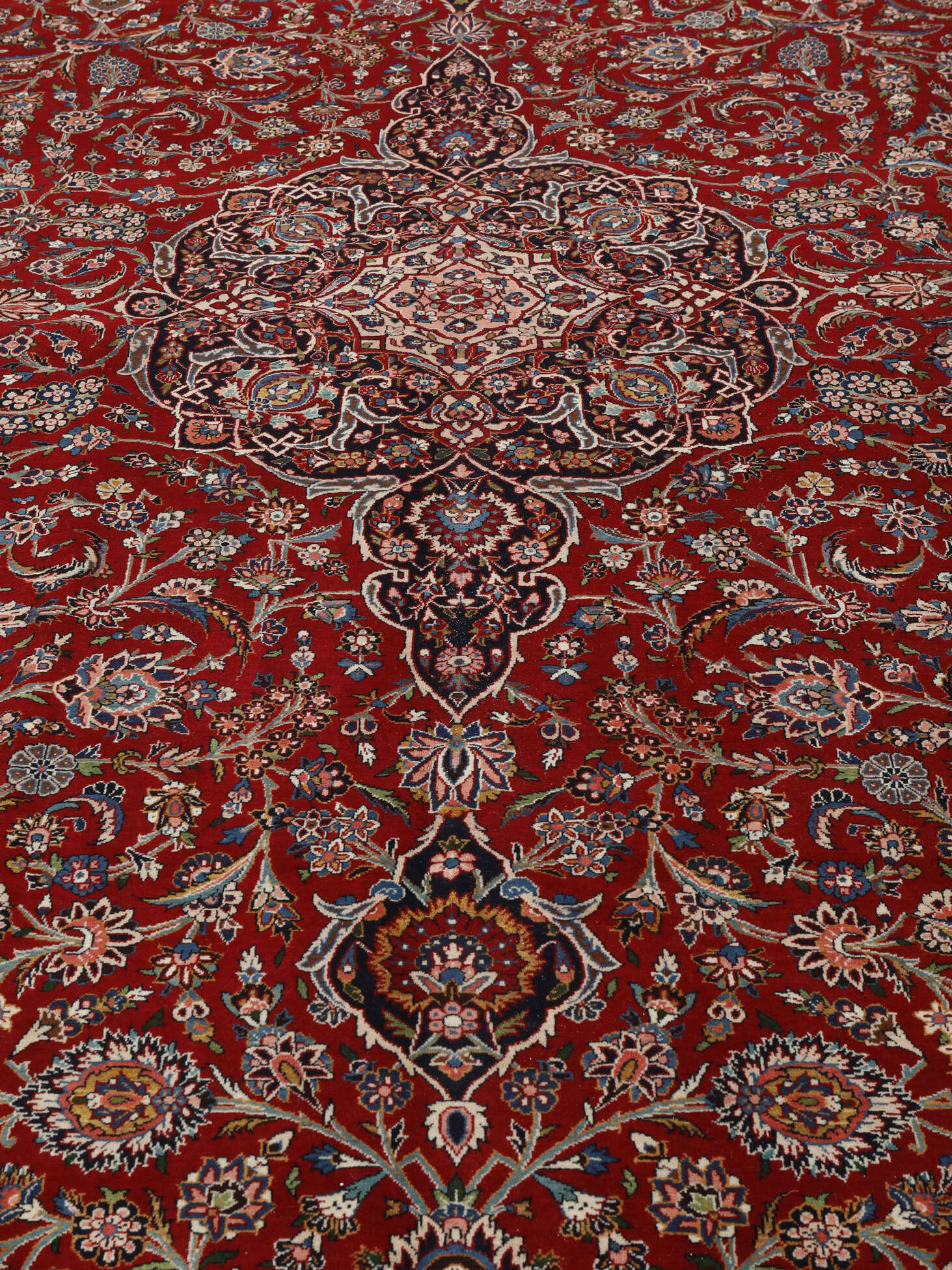 
    Keshan Fine - Dark red - 326 x 467 cm
  