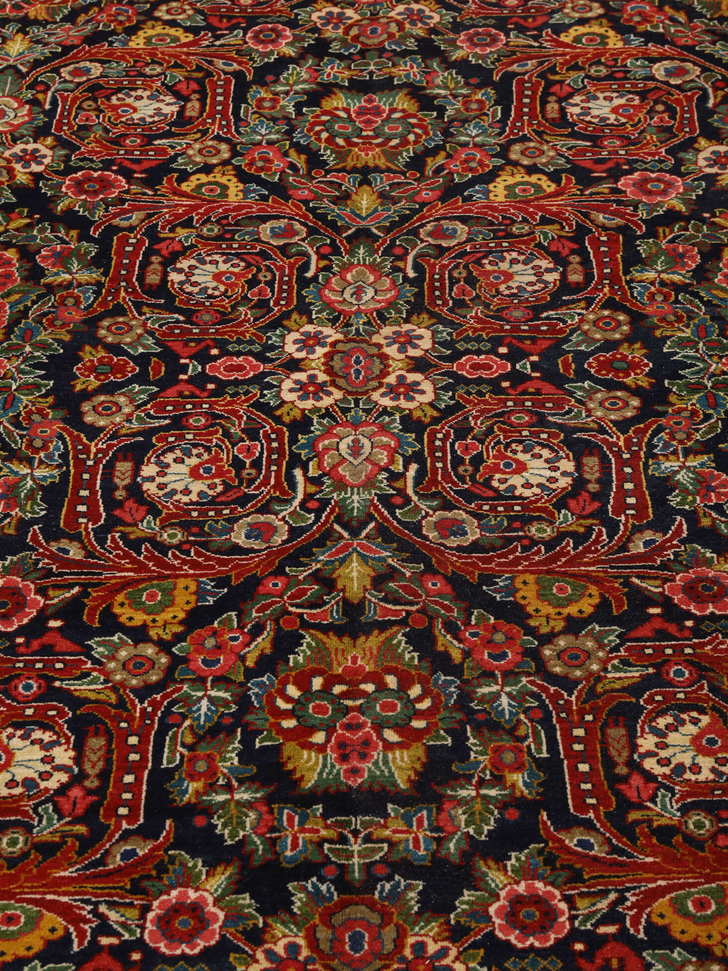 
    Mohadjeran - Dark red - 314 x 544 cm
  