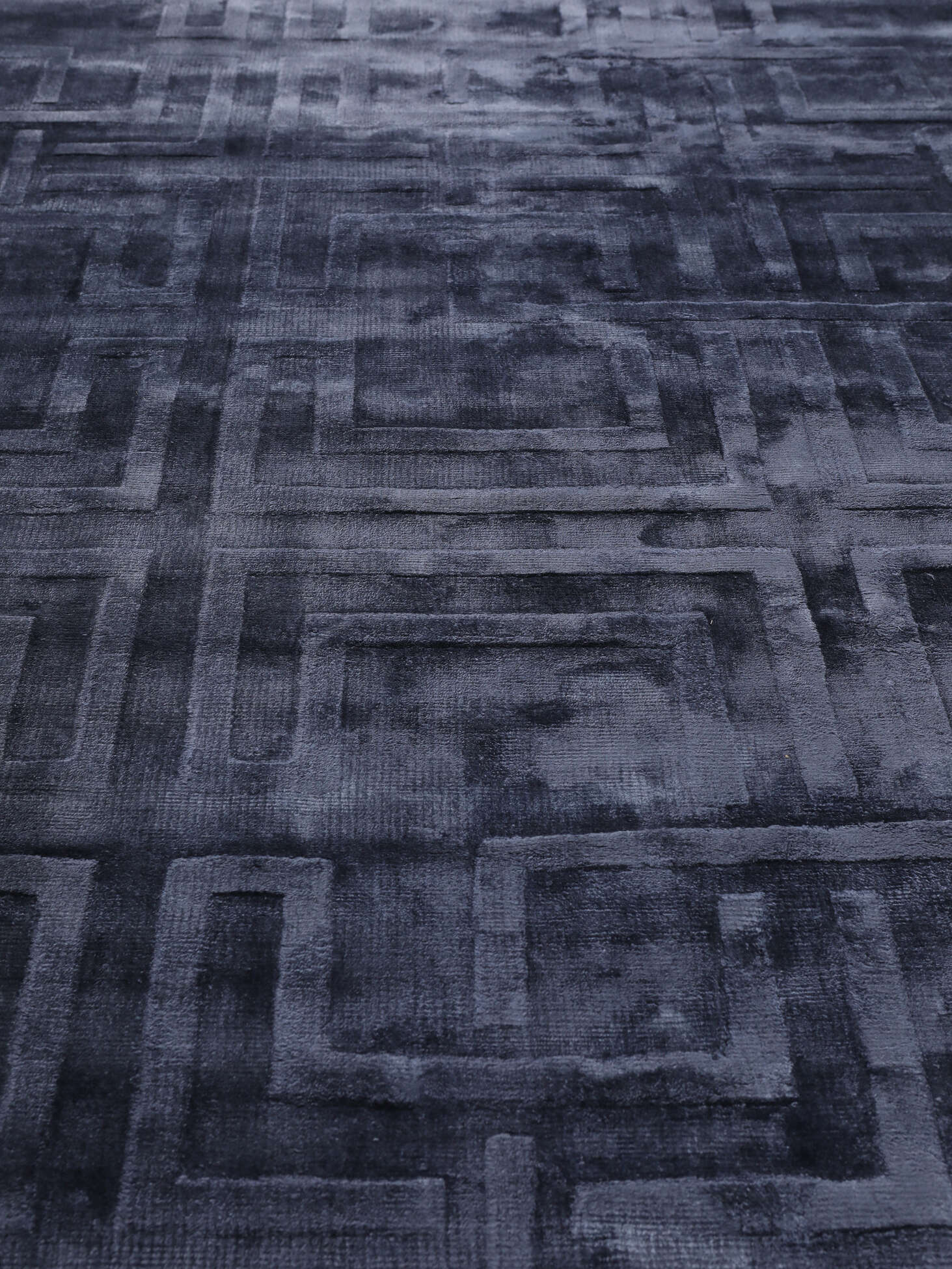 
    Handloom Viscose - Dark blue - 244 x 297 cm
  