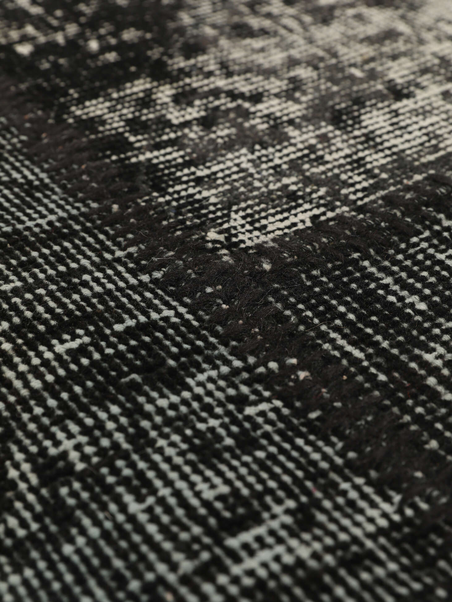 
    Patchwork - Dark grey - 138 x 201 cm
  