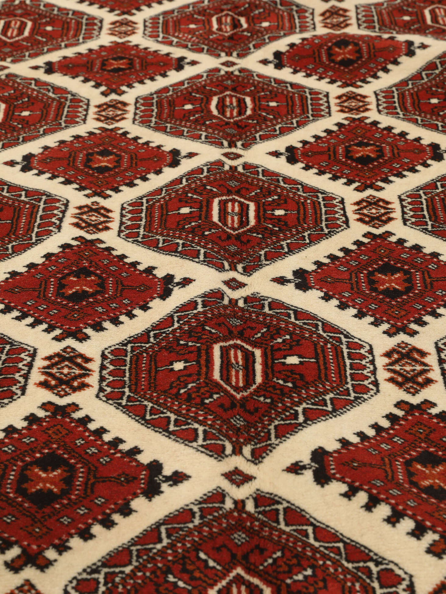 
    Turkaman - Dark red - 157 x 253 cm
  