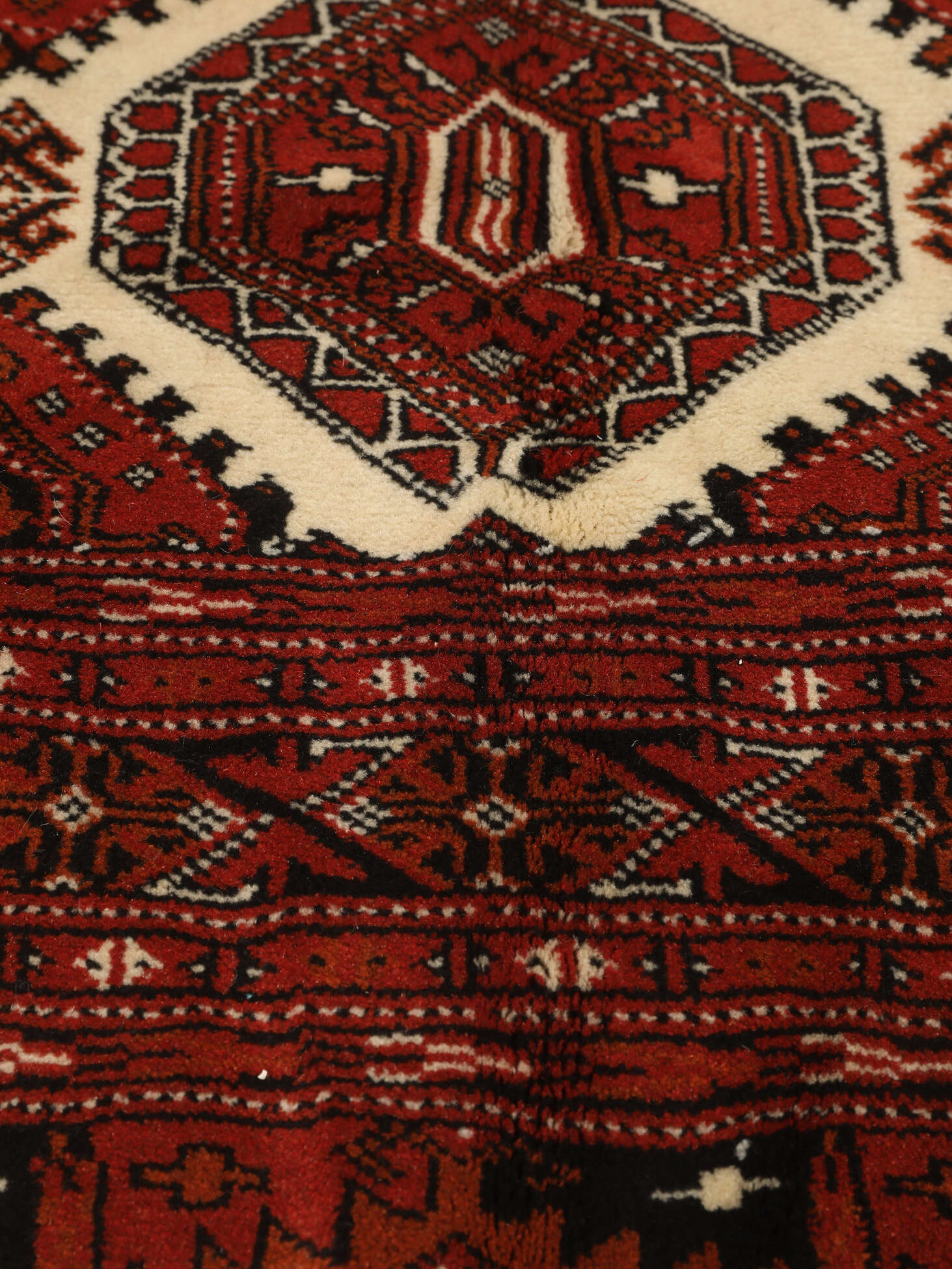 
    Turkaman - Dark red - 157 x 253 cm
  