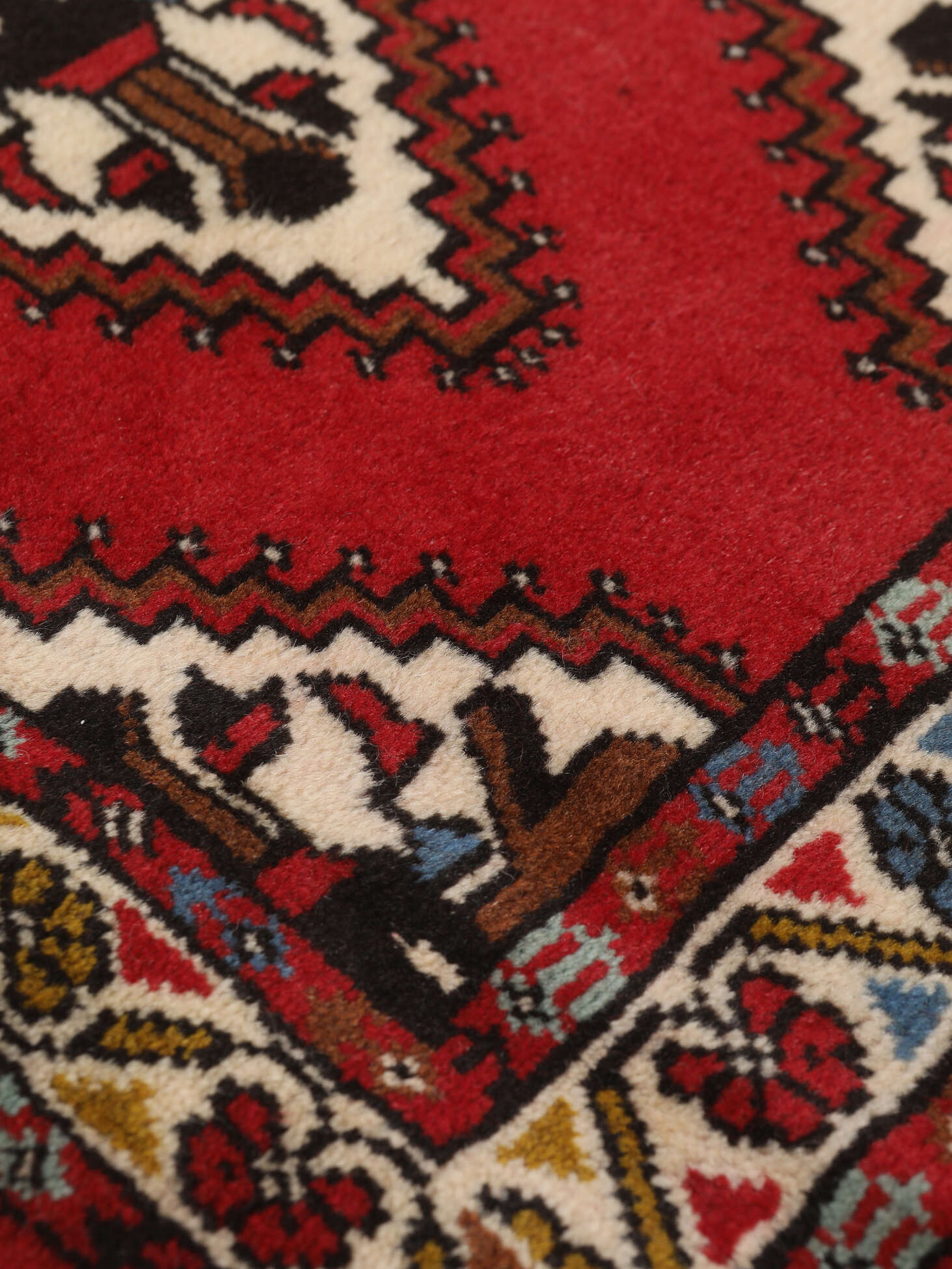 
    Turkaman - Dark red - 70 x 117 cm
  