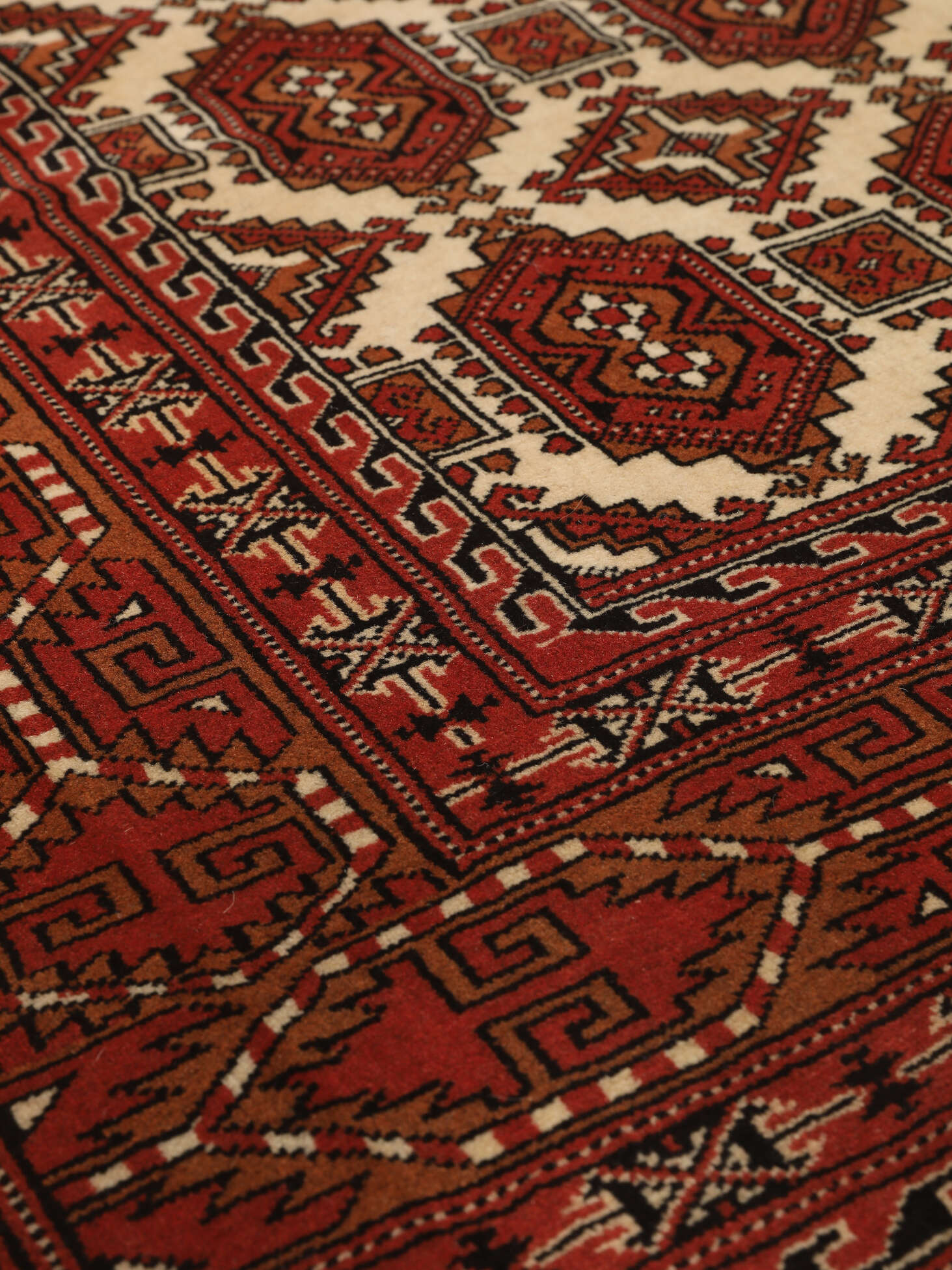 
    Turkaman - Dark red - 138 x 195 cm
  