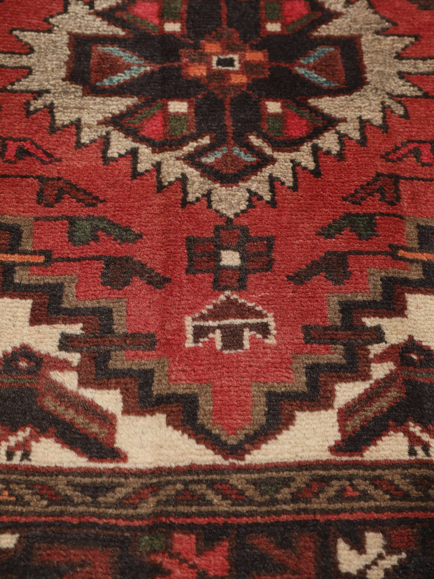 
    Hamadan - Dark red - 103 x 191 cm
  
