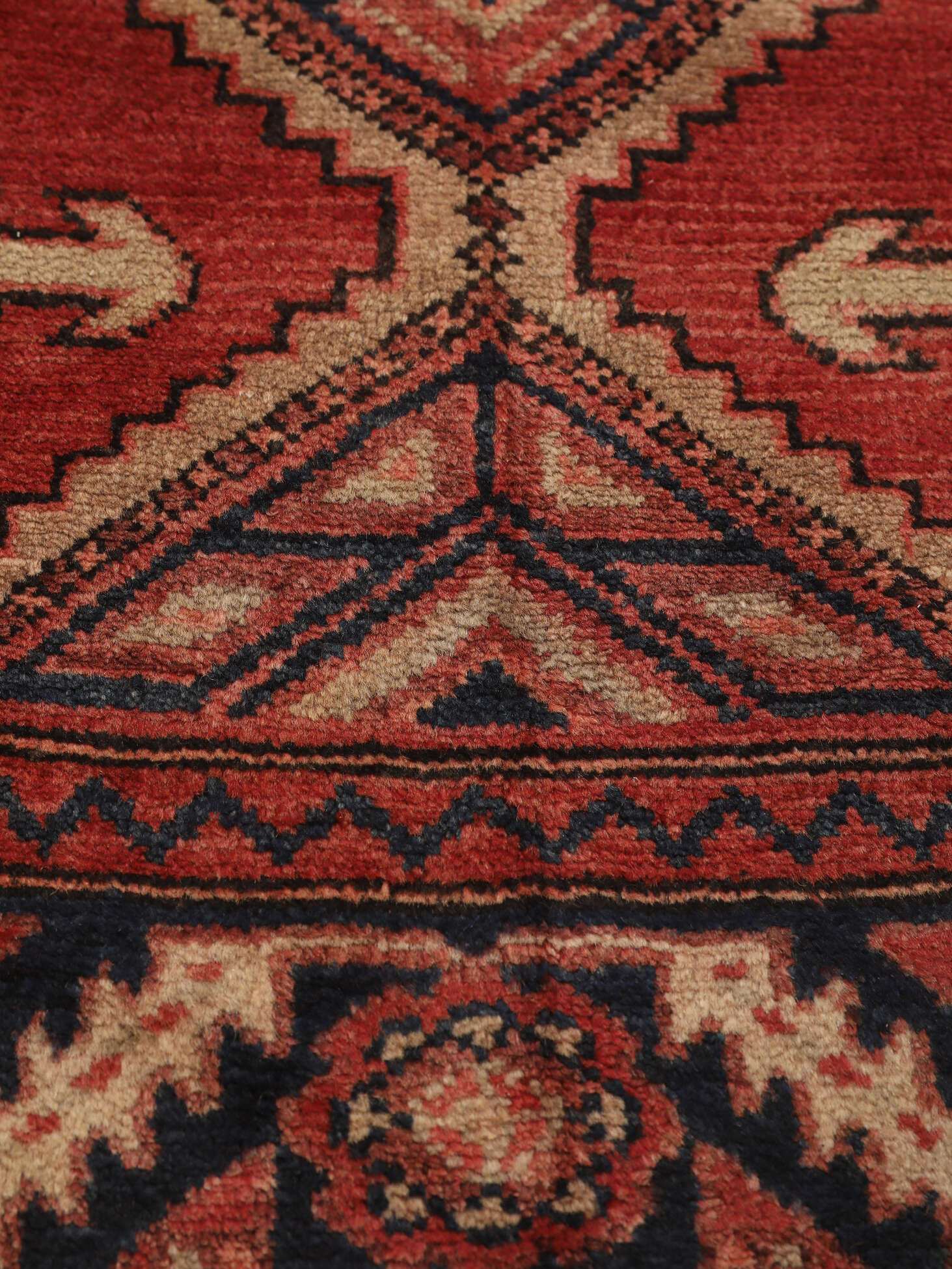 
    Hamadan - Dark red - 114 x 205 cm
  