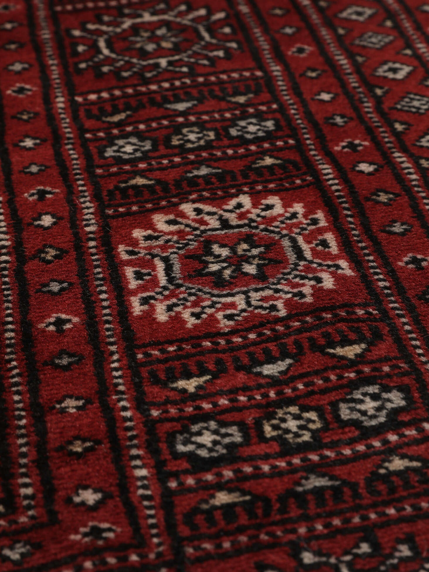 
    Pakistan Bokhara 2ply - Dark red - 315 x 442 cm
  