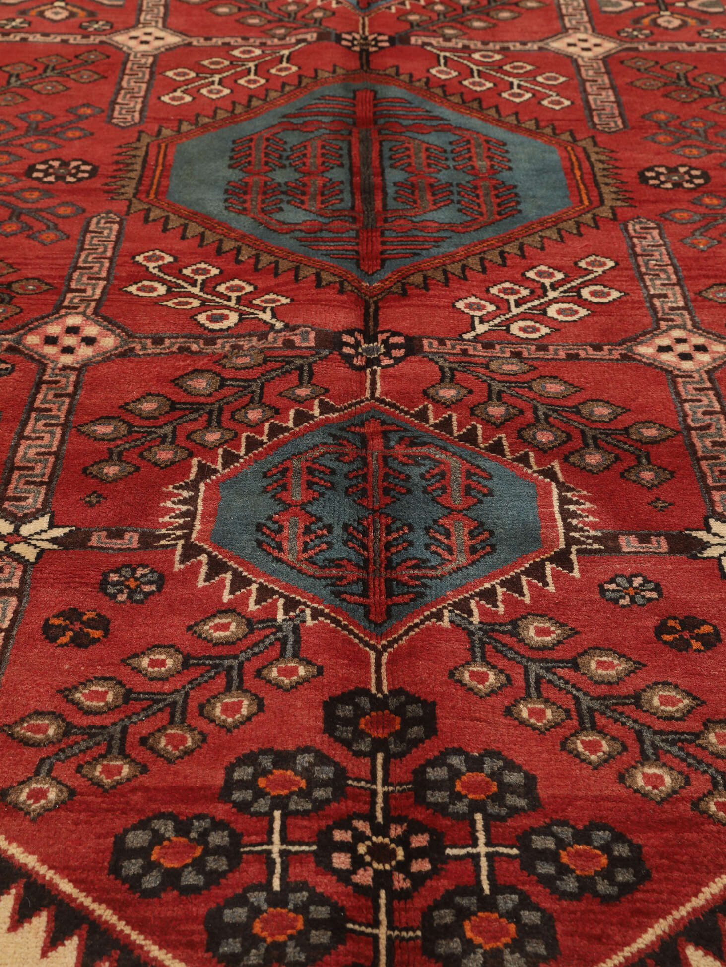 
    Hamadan - Dark red - 154 x 257 cm
  
