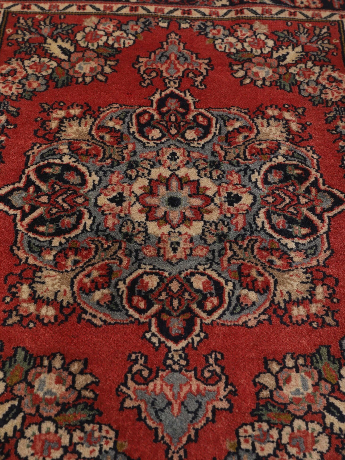 
    Hamadan Shahrbaf - Dark red - 67 x 86 cm
  