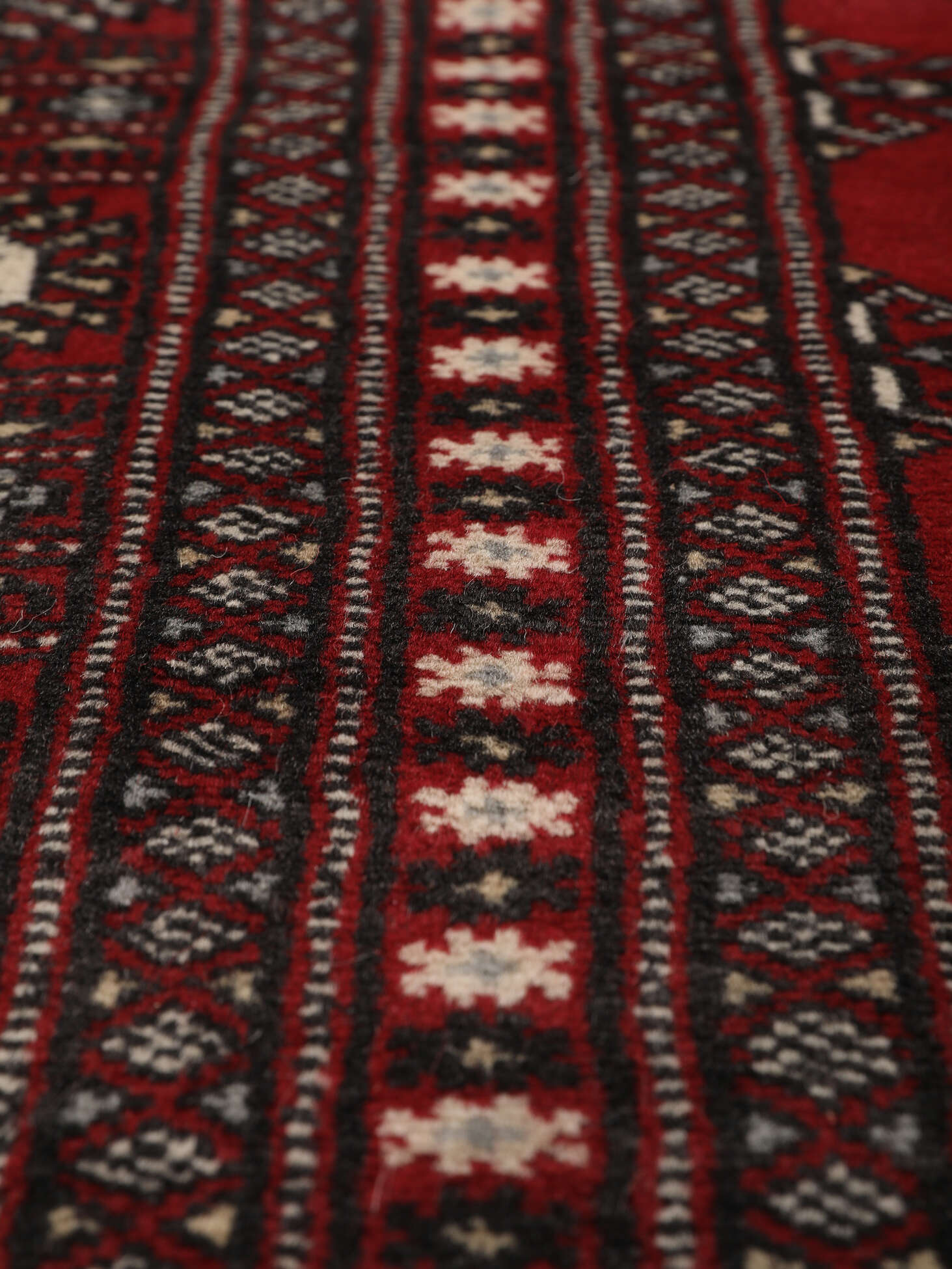 
    Pakistan Bokhara 2ply - Dark red - 201 x 299 cm
  