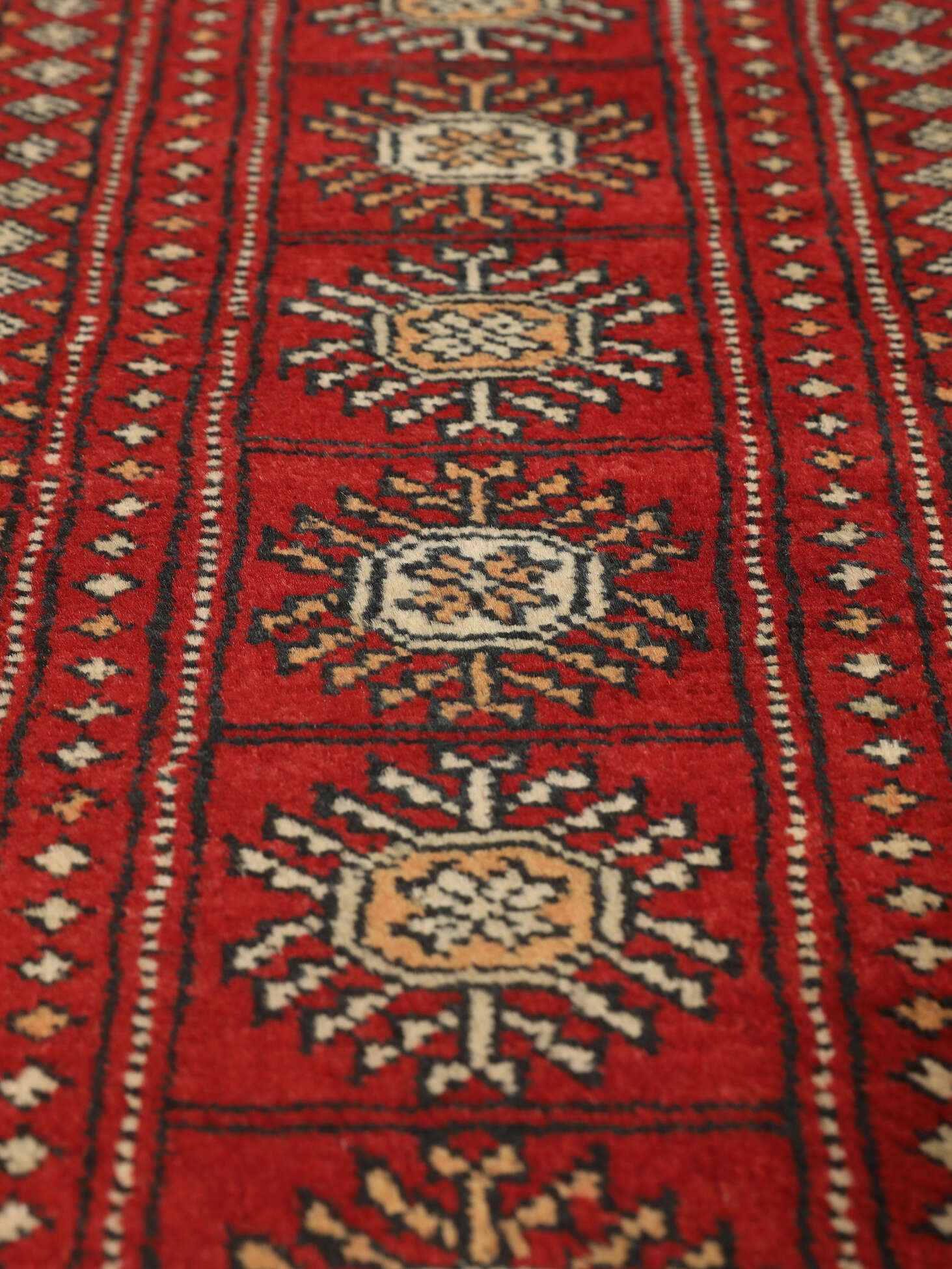 
    Pakistan Bokhara 3ply - Dark red - 203 x 329 cm
  