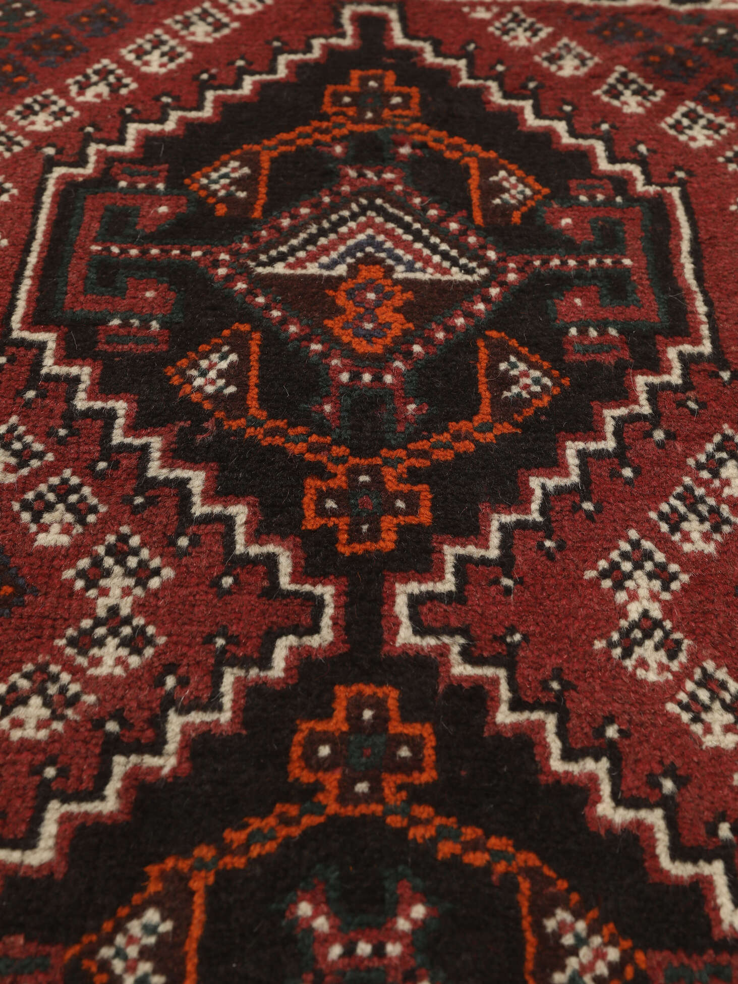 
    Shiraz - Black - 72 x 120 cm
  