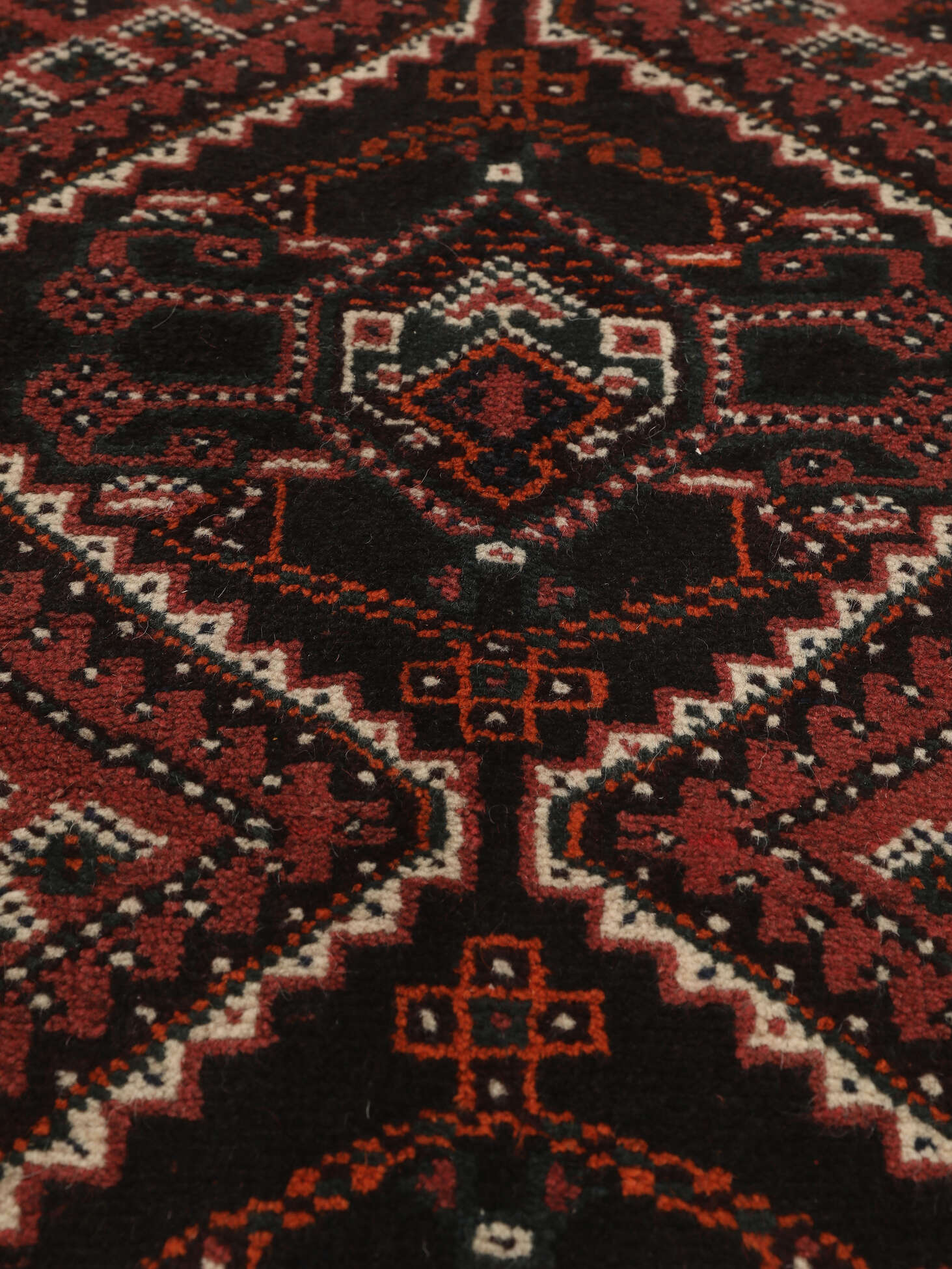 
    Shiraz - Black - 75 x 122 cm
  