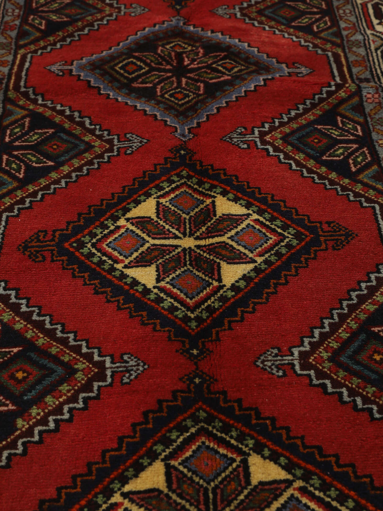
    Hamadan - Dark red - 75 x 191 cm
  