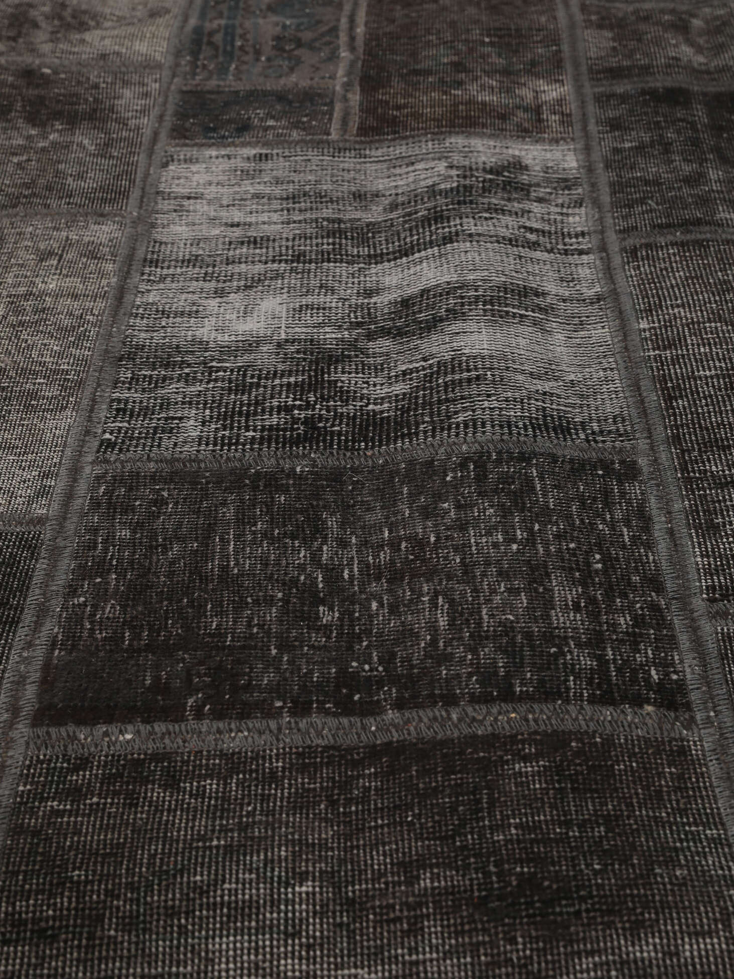 
    Patchwork - Black - 196 x 303 cm
  