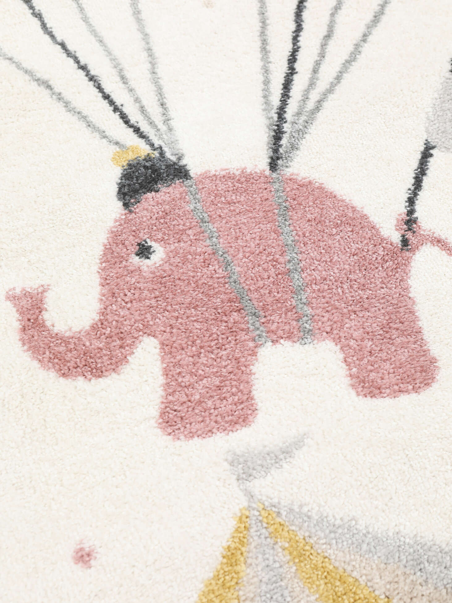 
    Monkey Circus - Pink / Off white - 160 x 230 cm
  