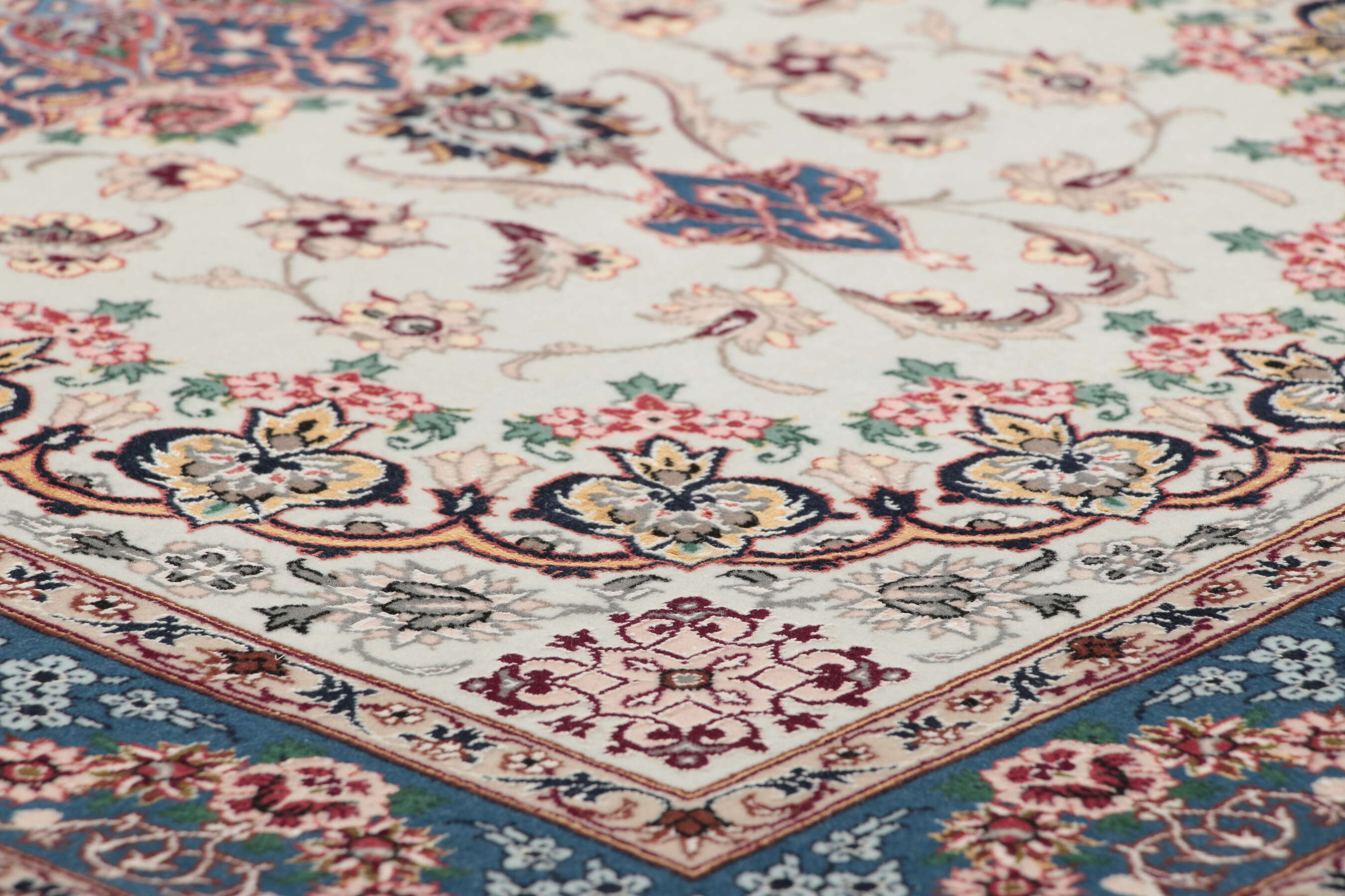 
    Isfahan silk warp - Black - 84 x 130 cm
  