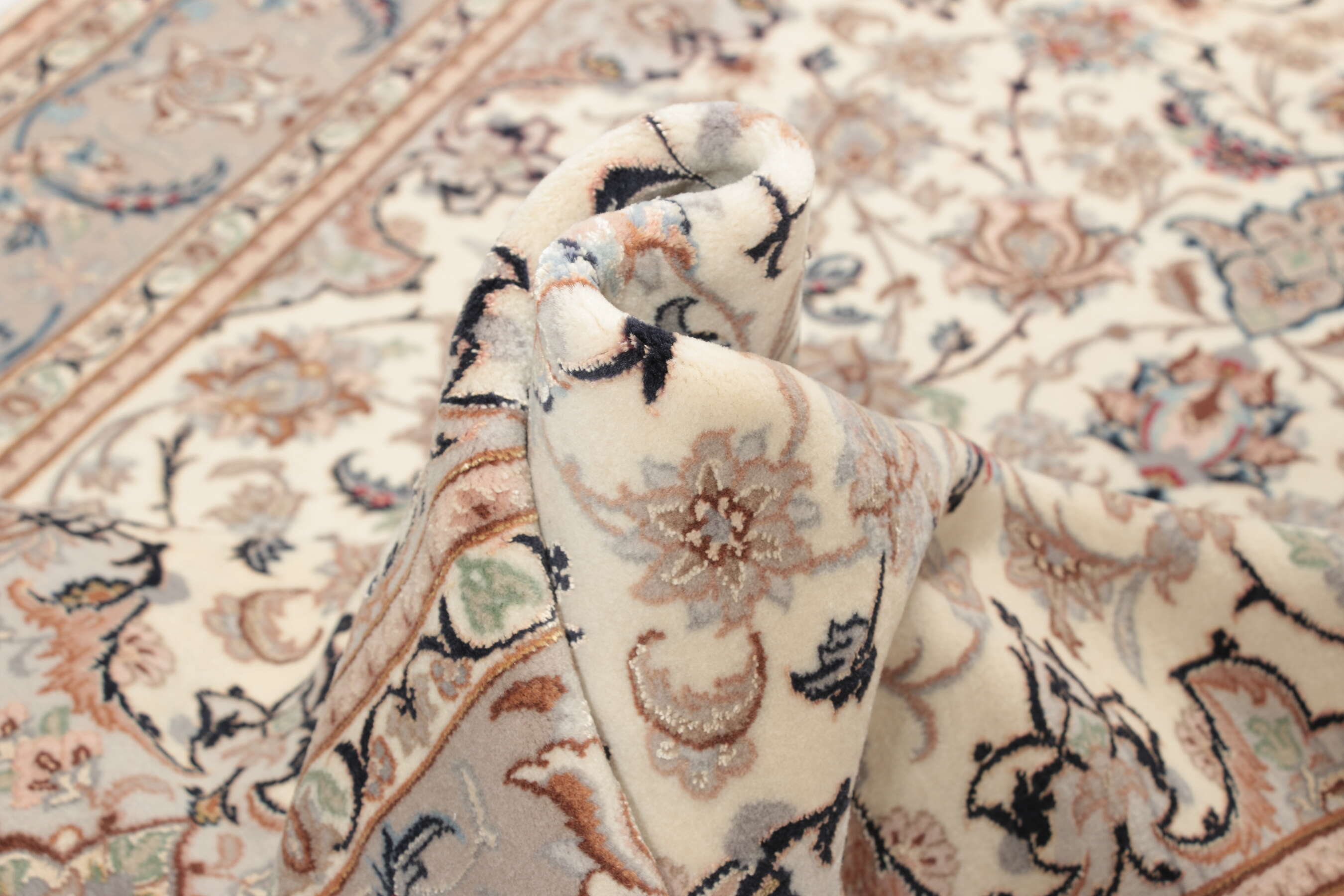 
    Isfahan silk warp - Beige - 110 x 155 cm
  