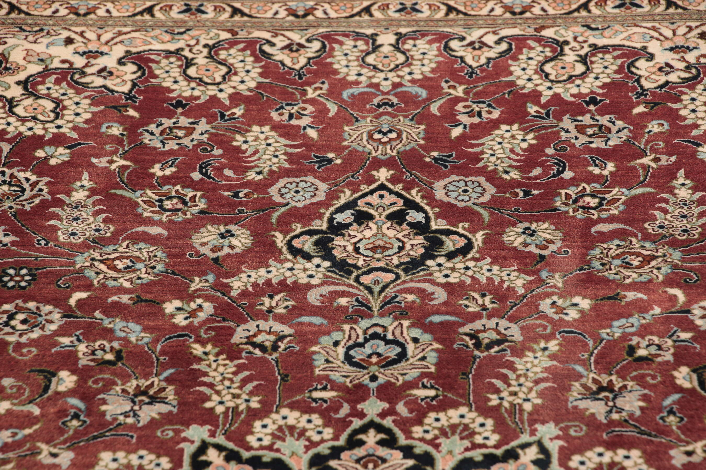 
    Qum silk - Brown - 132 x 200 cm
  