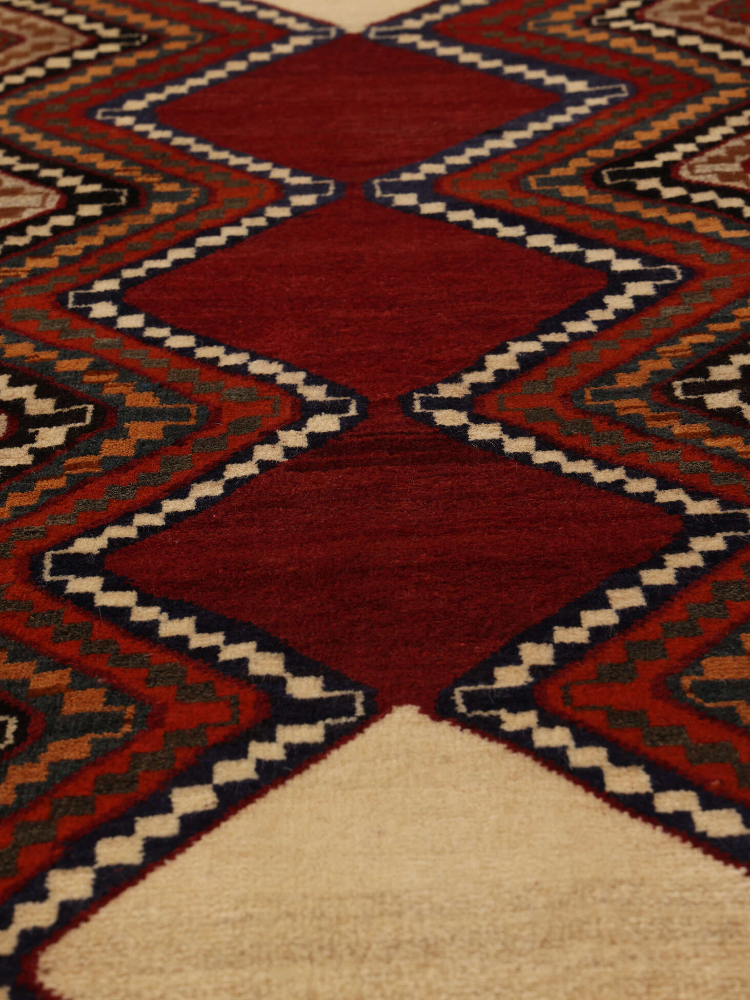 
    Qashqai Fine - Dark red - 106 x 165 cm
  