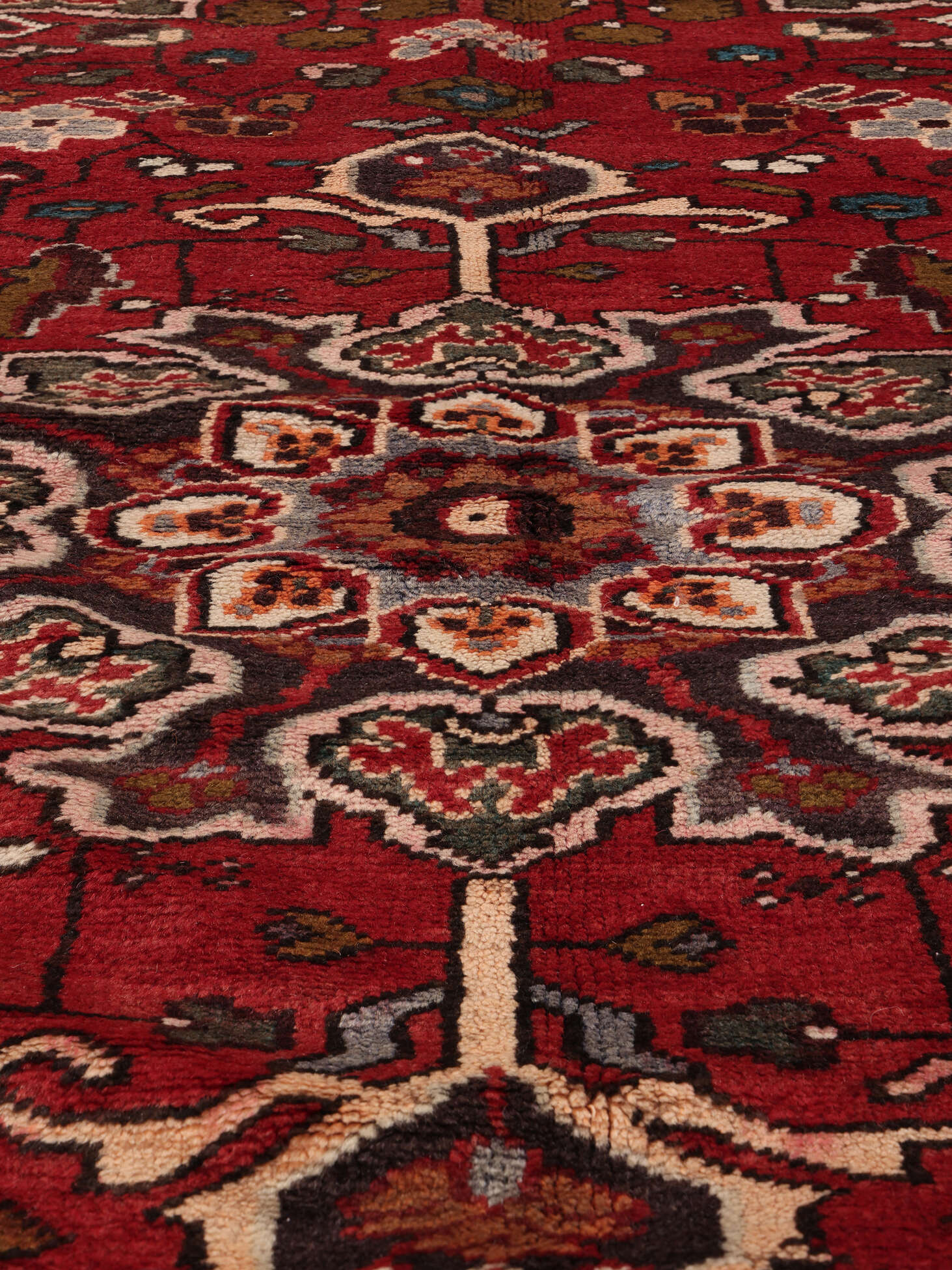 
    Hamadan - Dark red - 132 x 205 cm
  