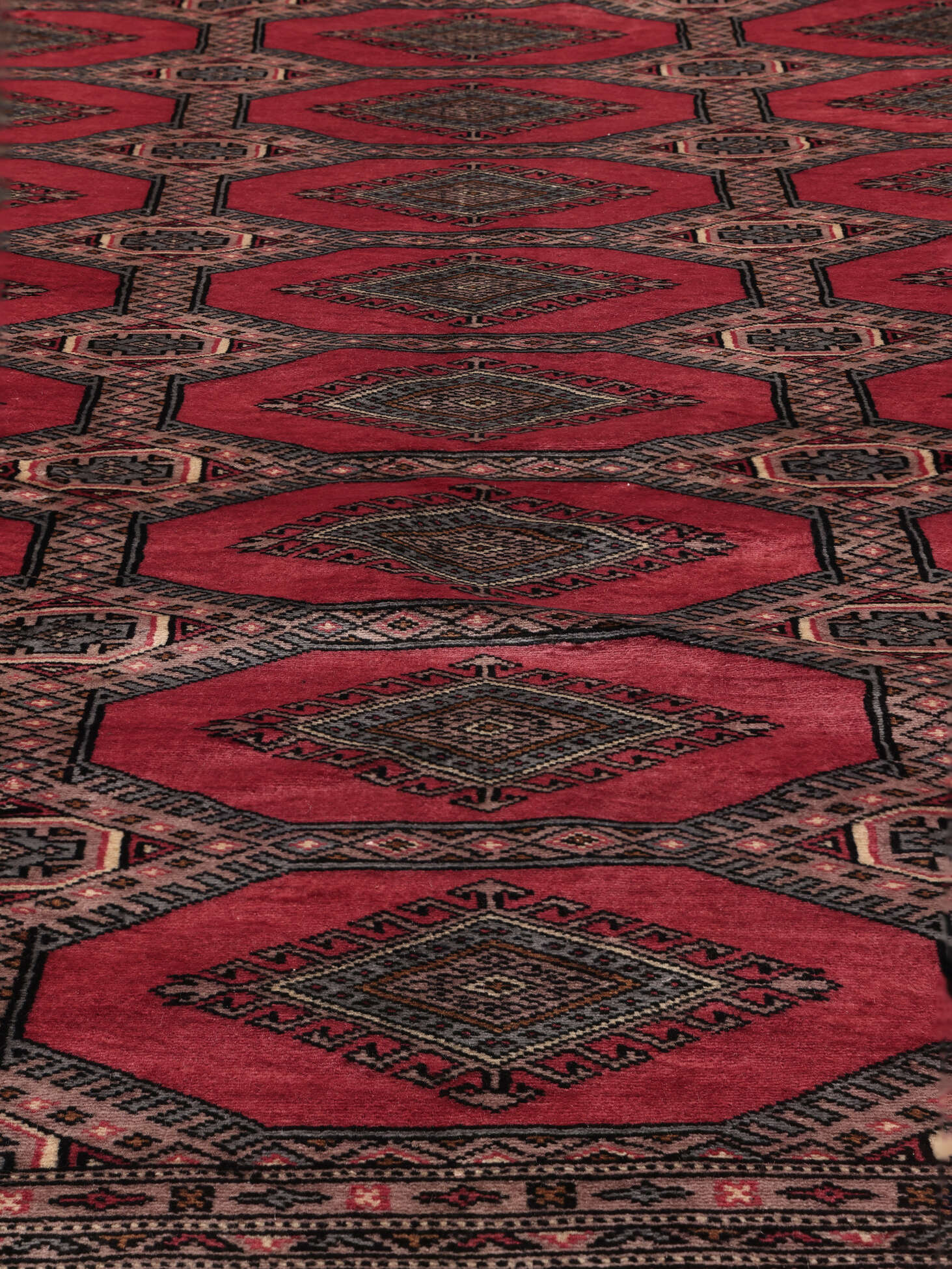
    Pakistan Bokhara 3ply - Dark red - 181 x 251 cm
  