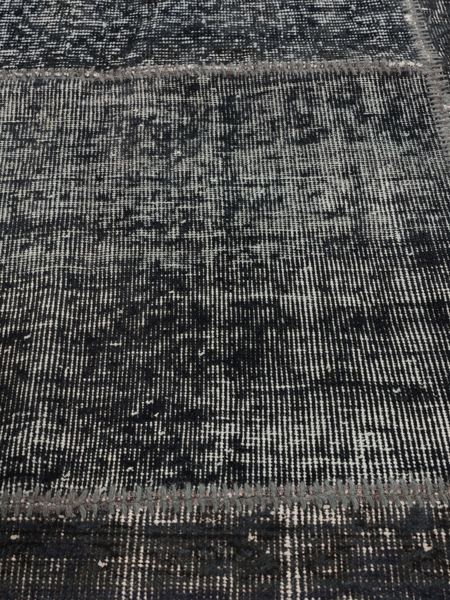 
    Patchwork - Black - 197 x 300 cm
  