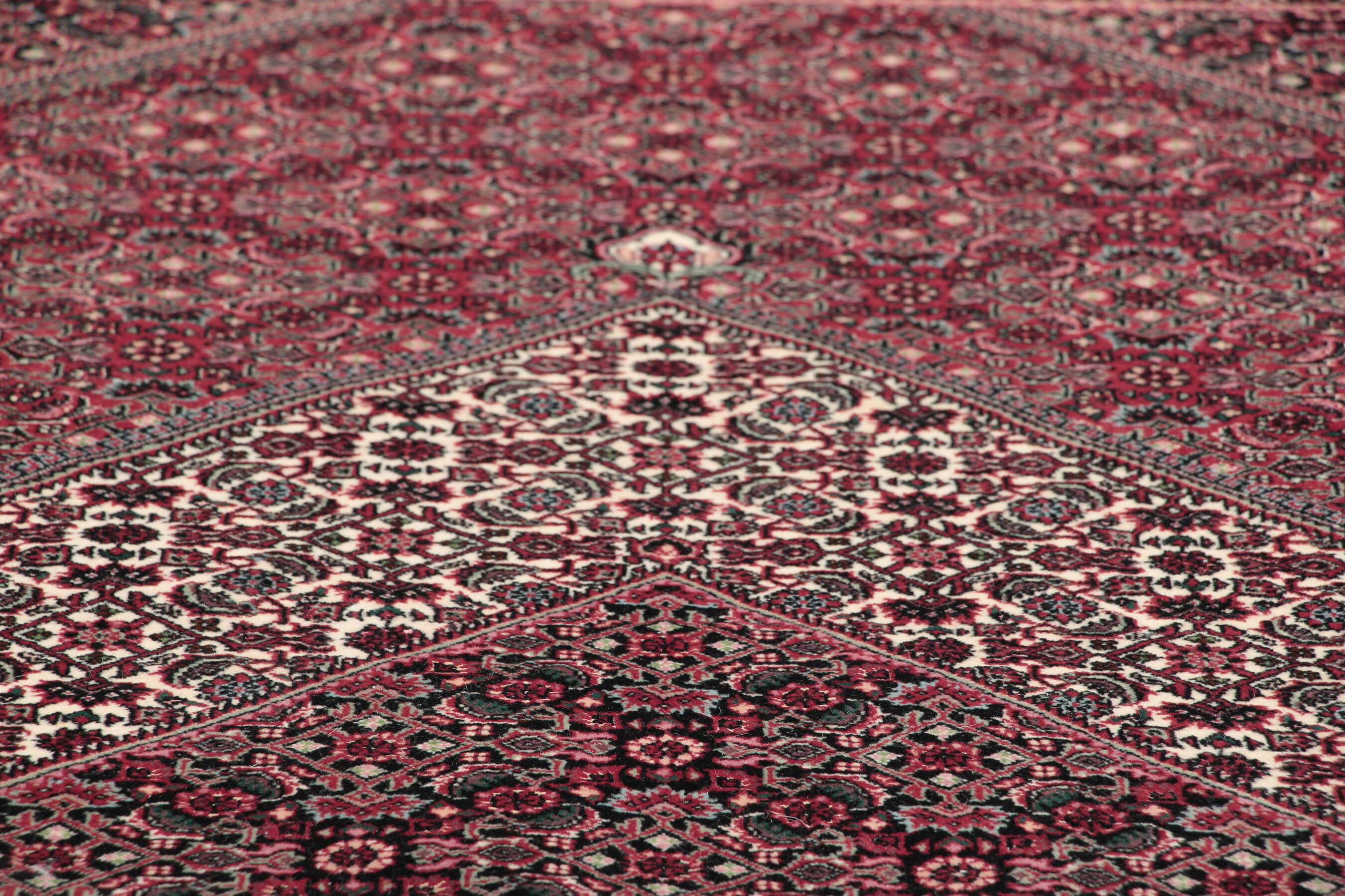 
    Bidjar with silk - Dark red - 255 x 297 cm
  