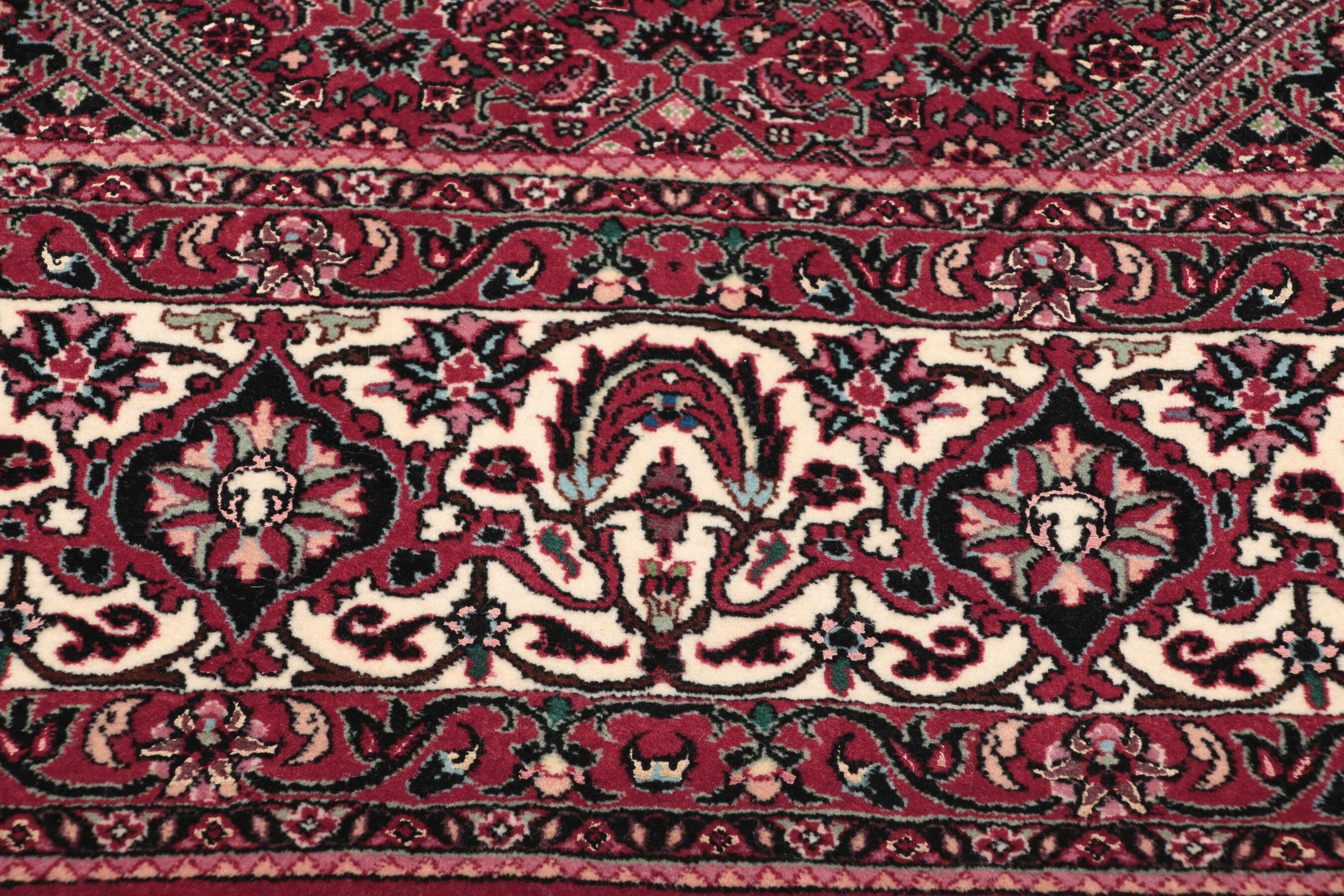 
    Bidjar with silk - Dark red - 255 x 297 cm
  
