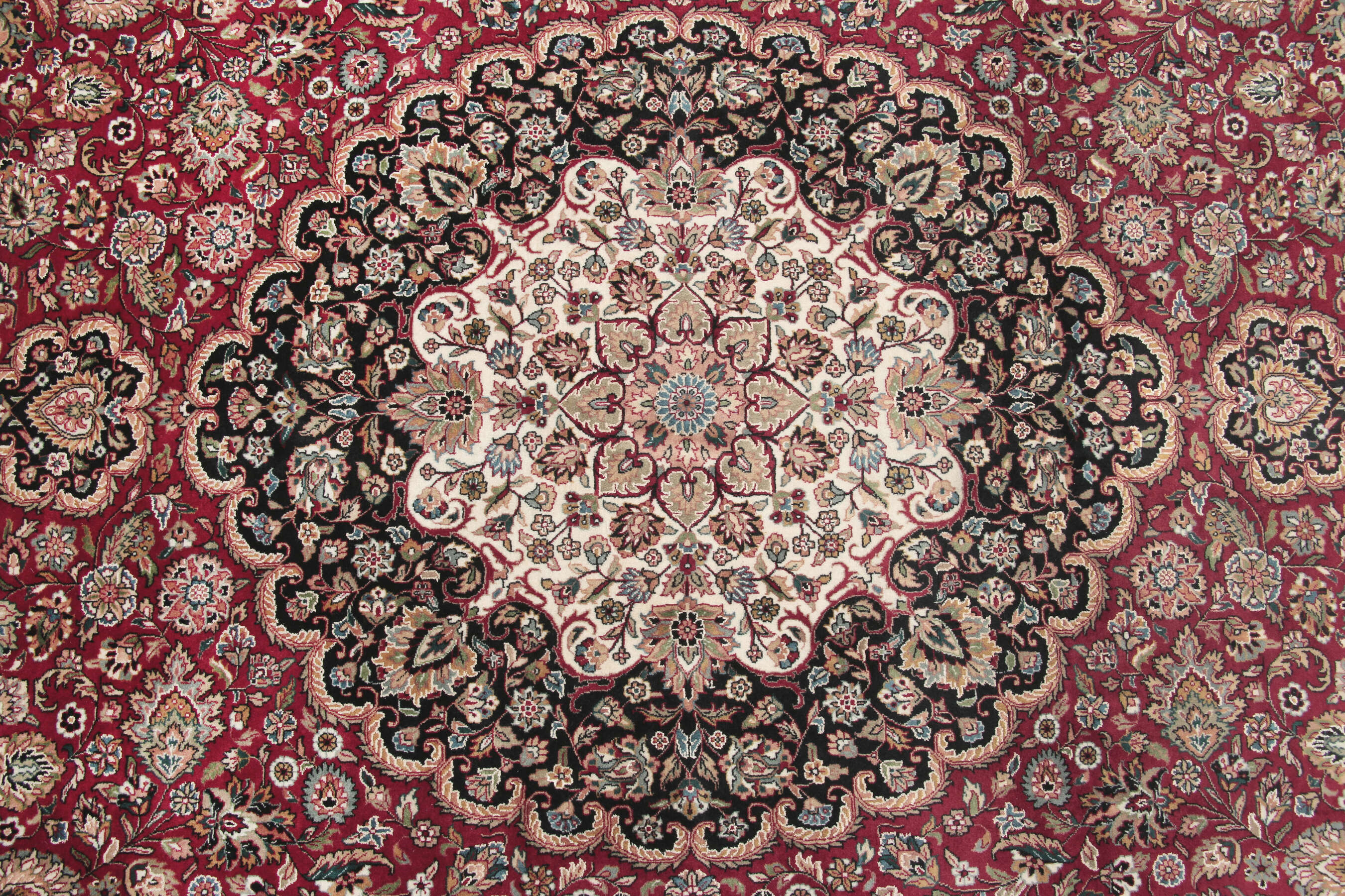 
    Taj Shah Abbas - Brown - 245 x 305 cm
  