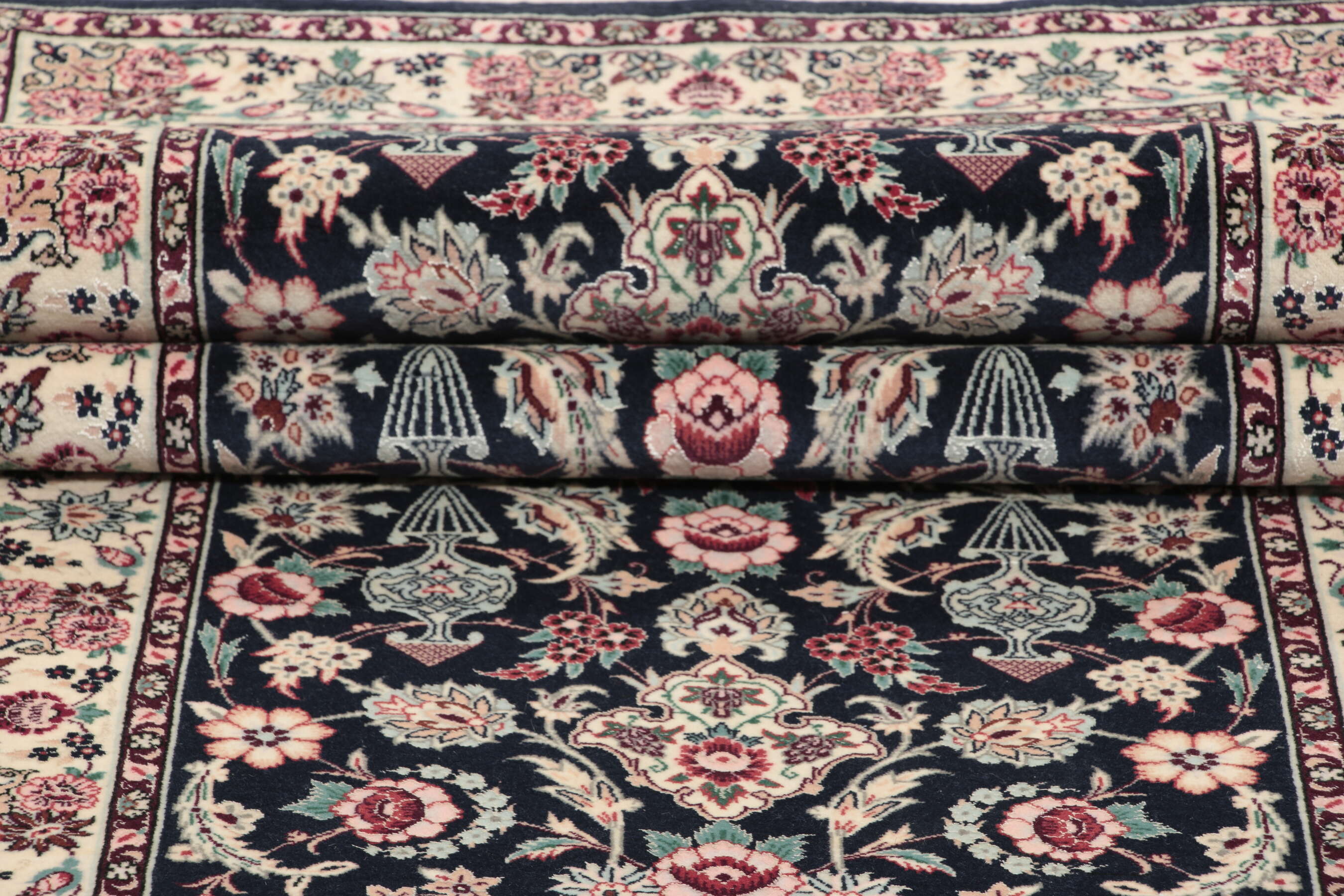
    Isfahan silk warp - Black - 71 x 305 cm
  