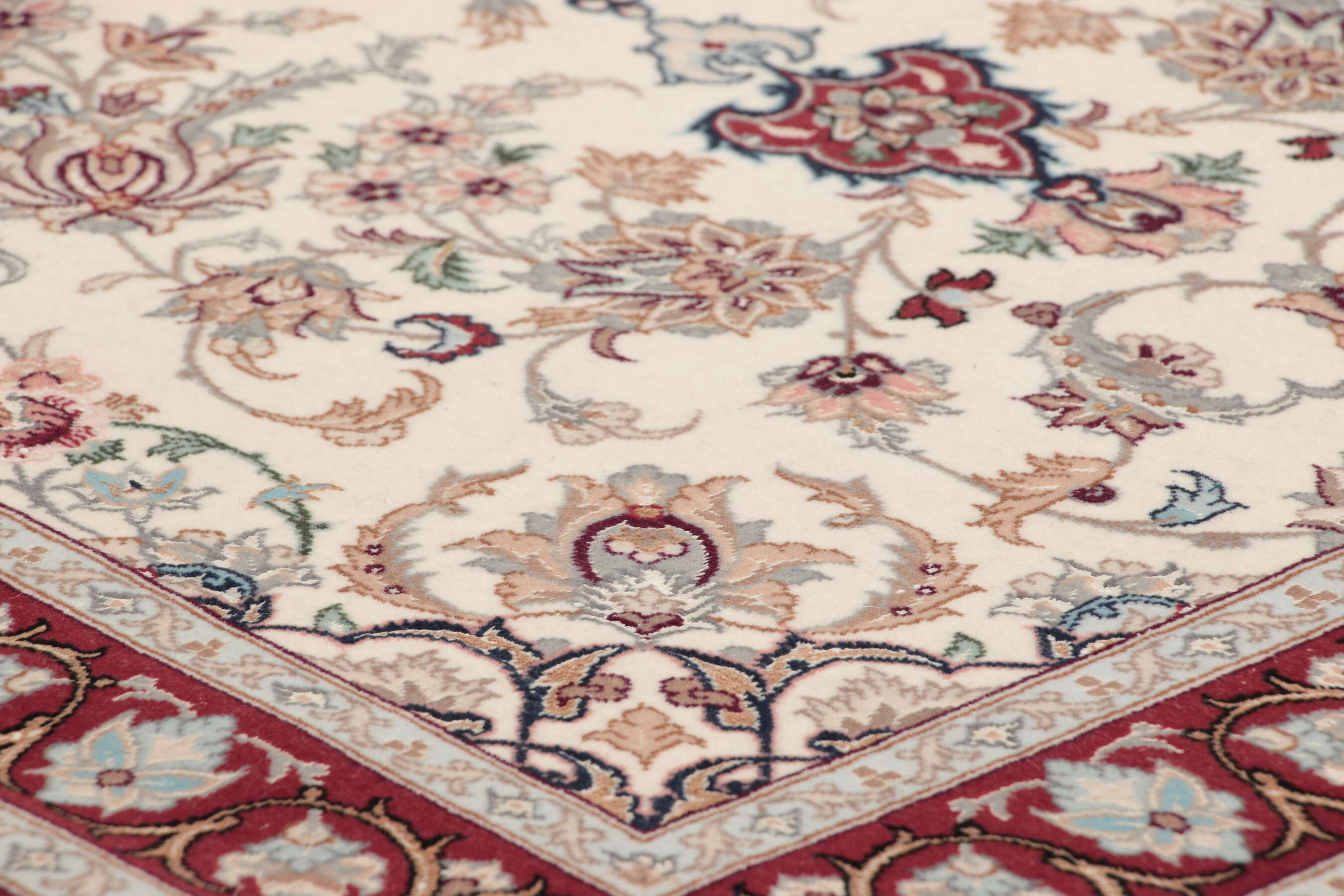 
    Isfahan silk warp - Beige - 82 x 228 cm
  