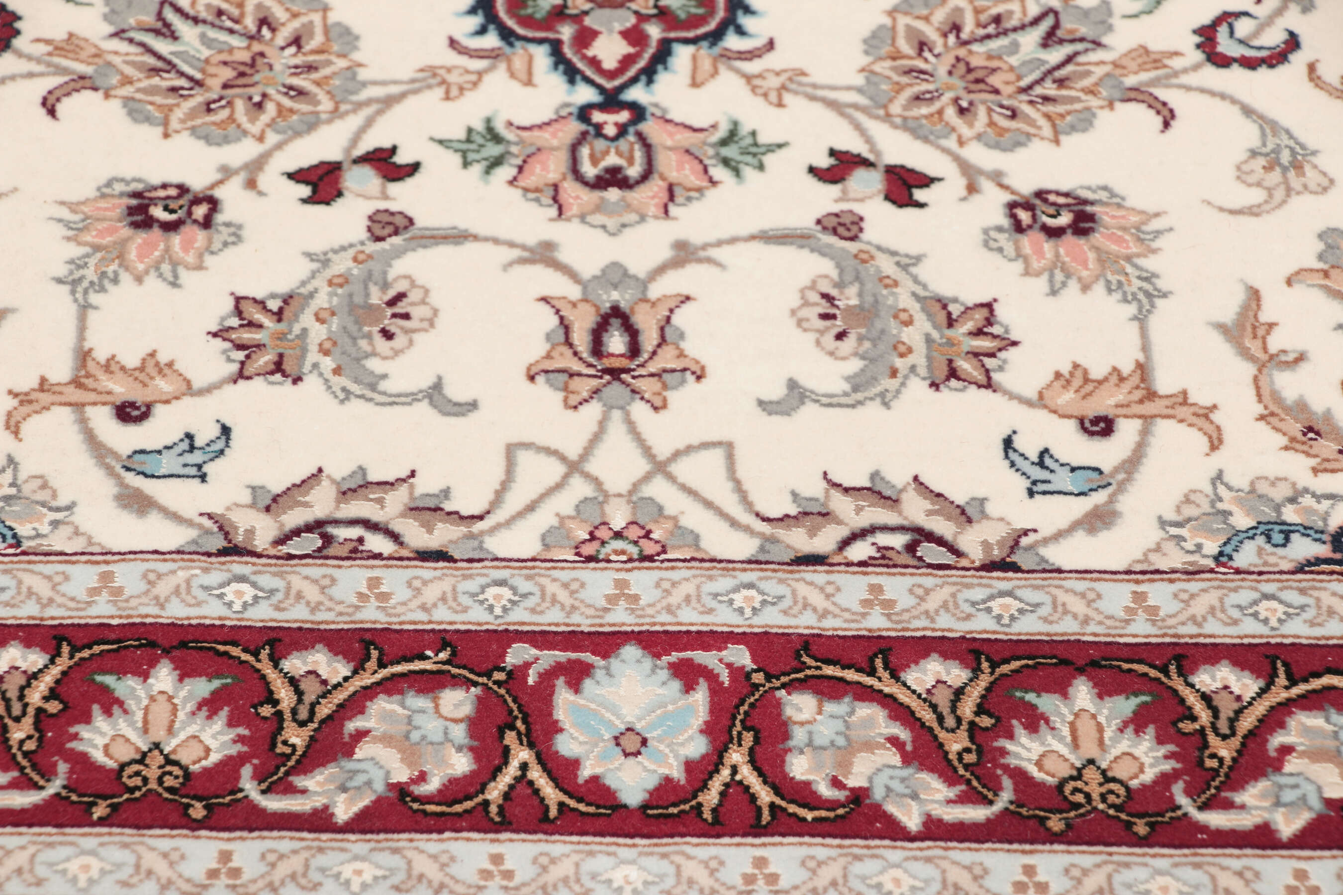 
    Isfahan silk warp - Beige - 82 x 228 cm
  
