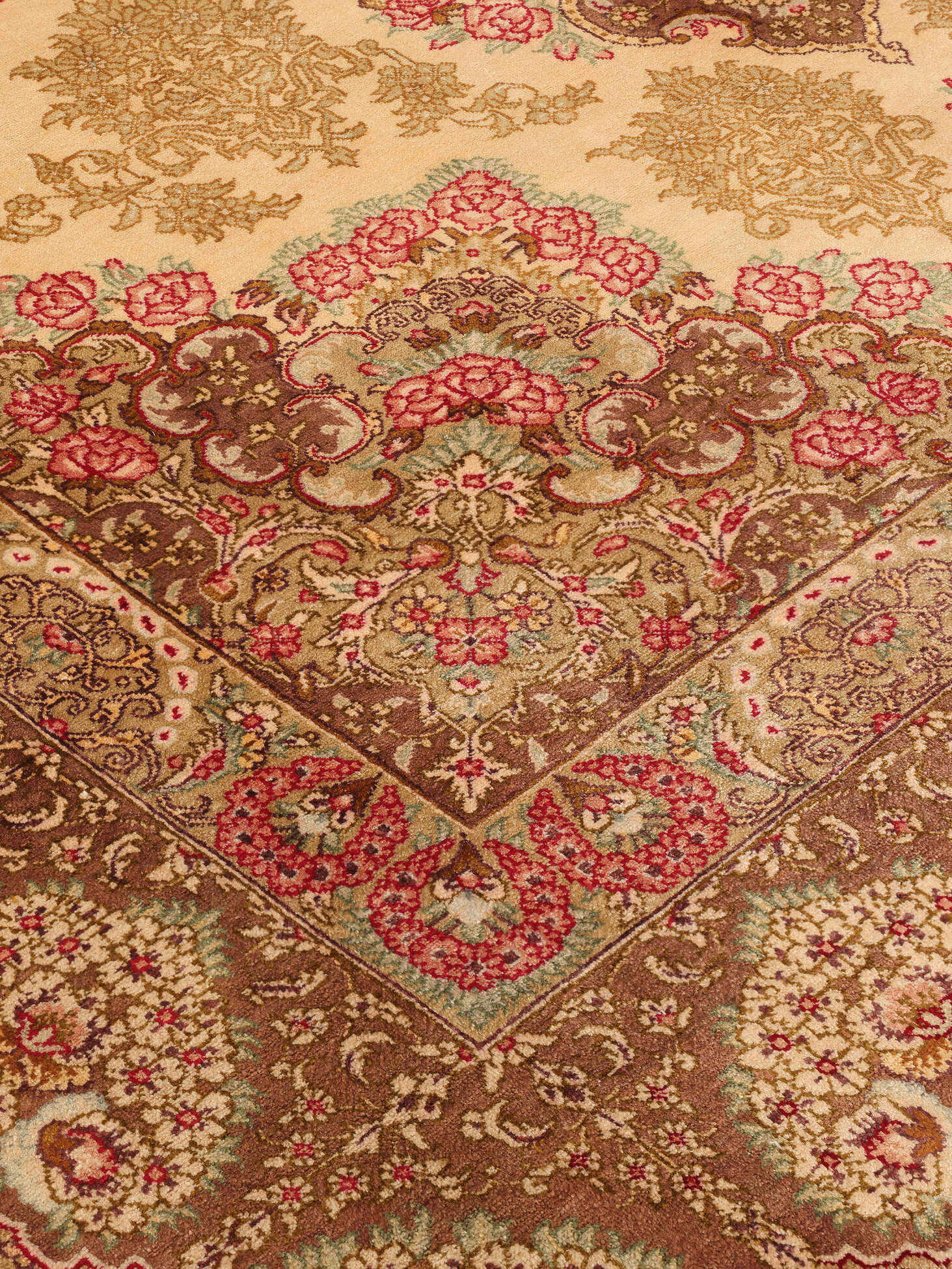 
    Qum silk signed: Rezai - Brown - 130 x 203 cm
  