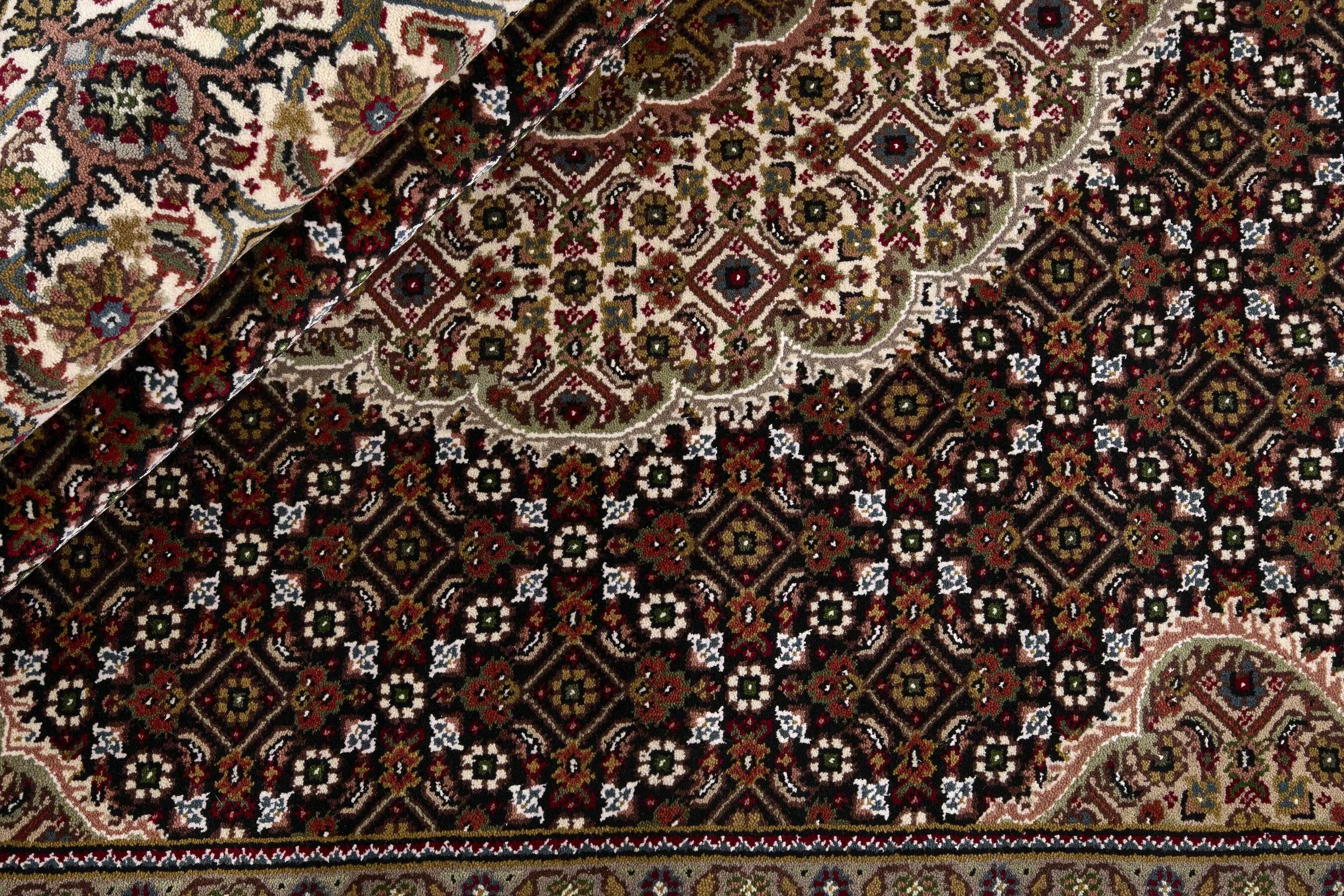 
    Tabriz Indi - Brown - 176 x 243 cm
  