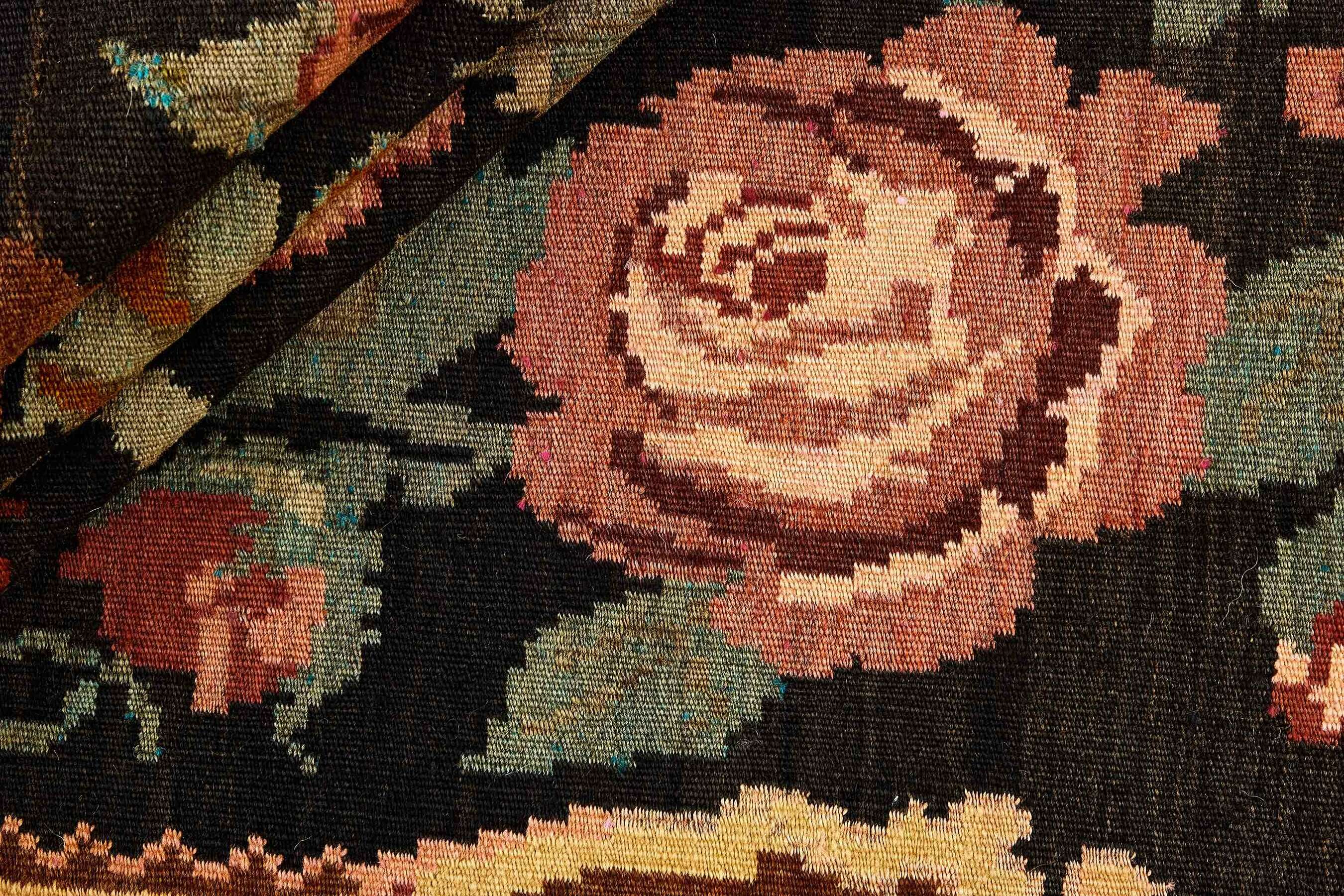
    Rose Kilim Old - Black - 192 x 333 cm
  