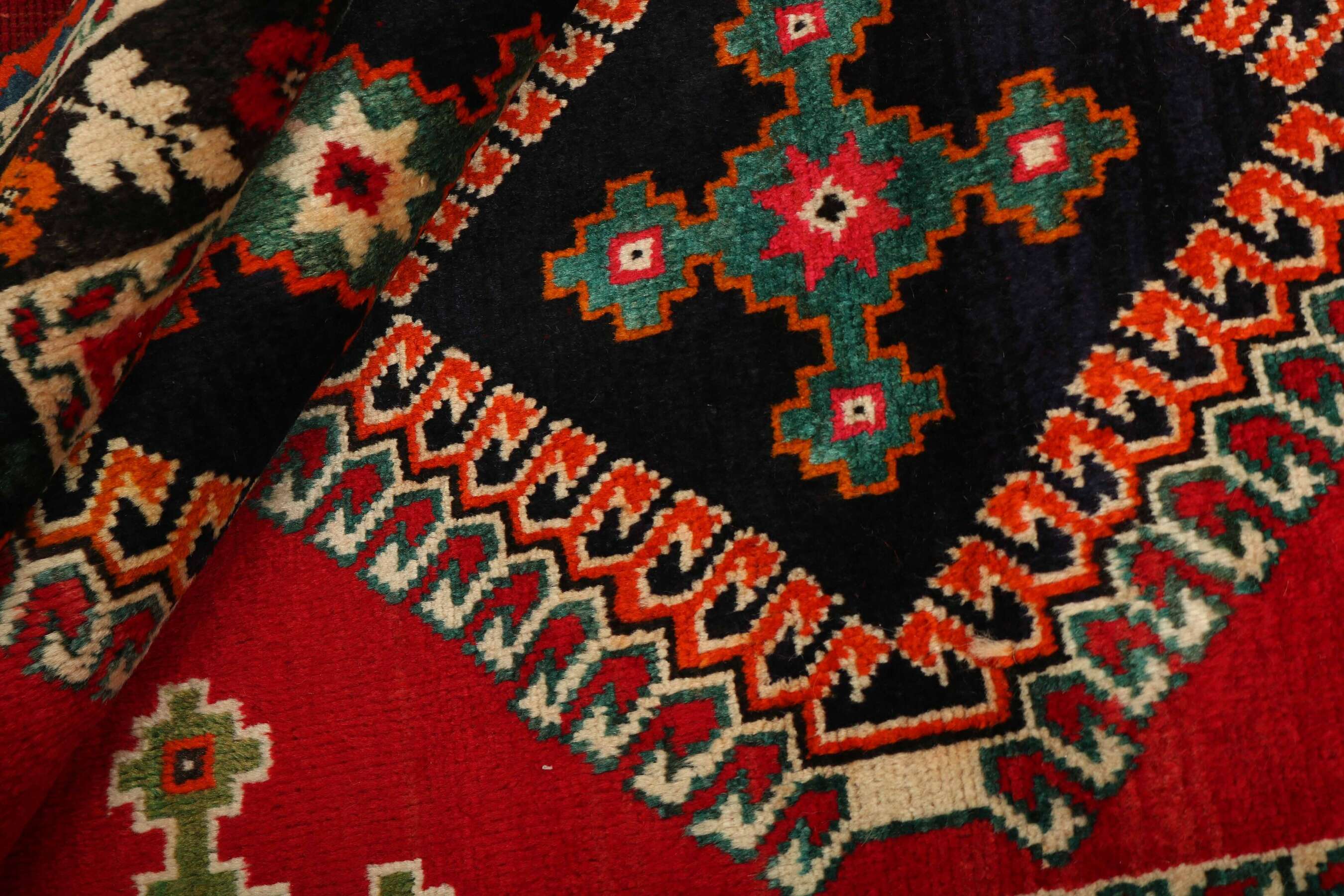 
    Qashqai - Dark red - 123 x 186 cm
  